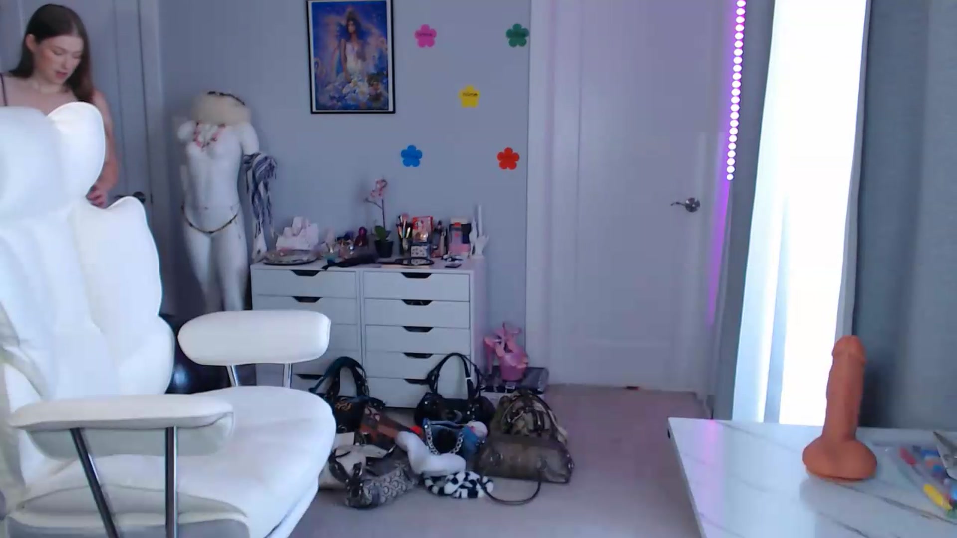 Gallery image thumbnail from GemmaMinx's myfreecams stream on, 08/12/2026, 18:20 image 18 of 20