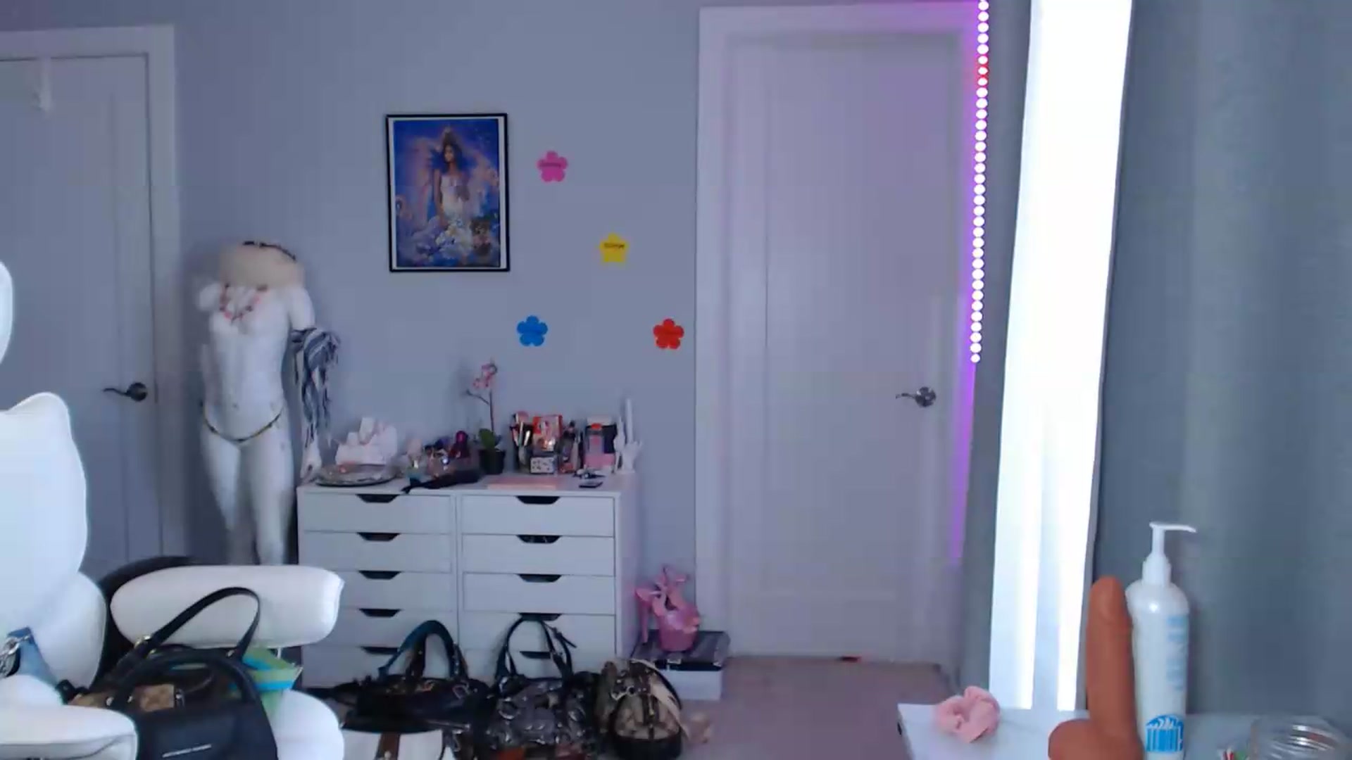 Gallery image thumbnail from GemmaMinx's myfreecams stream on, 08/12/2026, 18:20 image 14 of 20