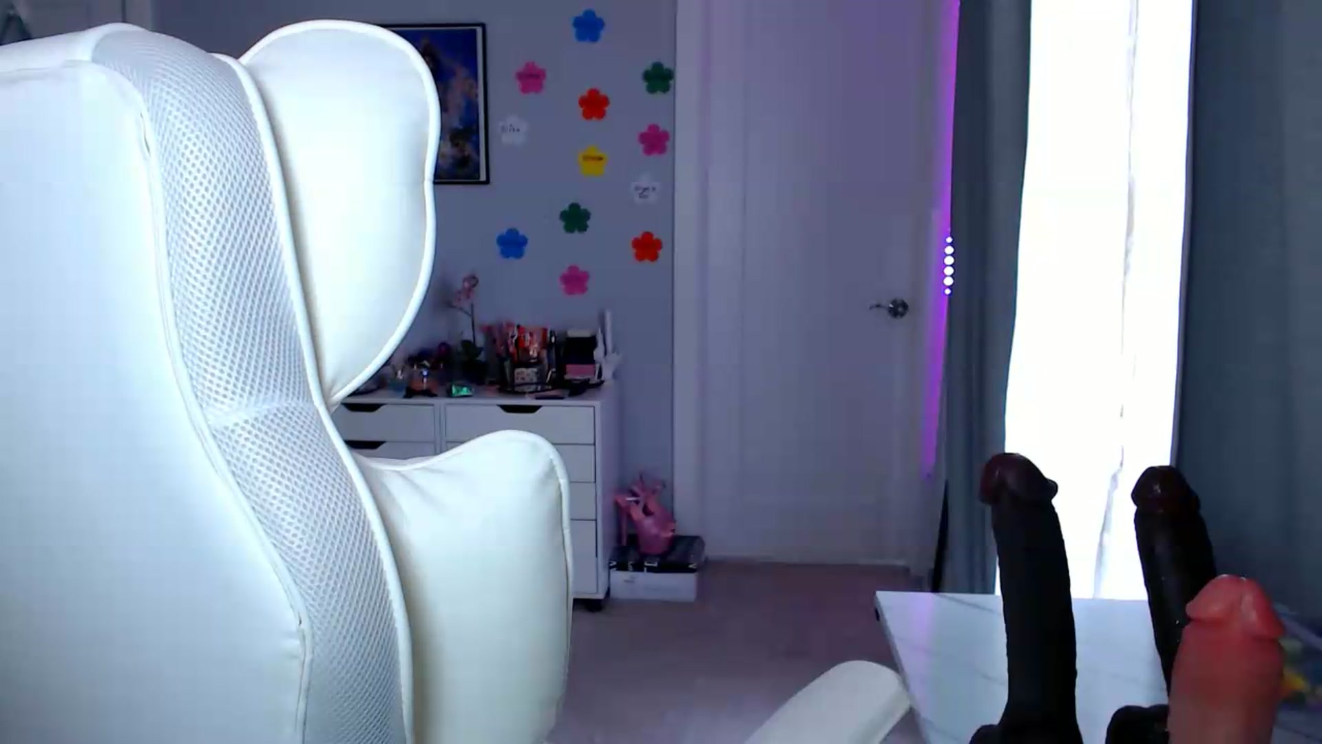 Gallery image thumbnail from GemmaMinx's myfreecams stream on, 08/13/2026, 17:14 image 18 of 20