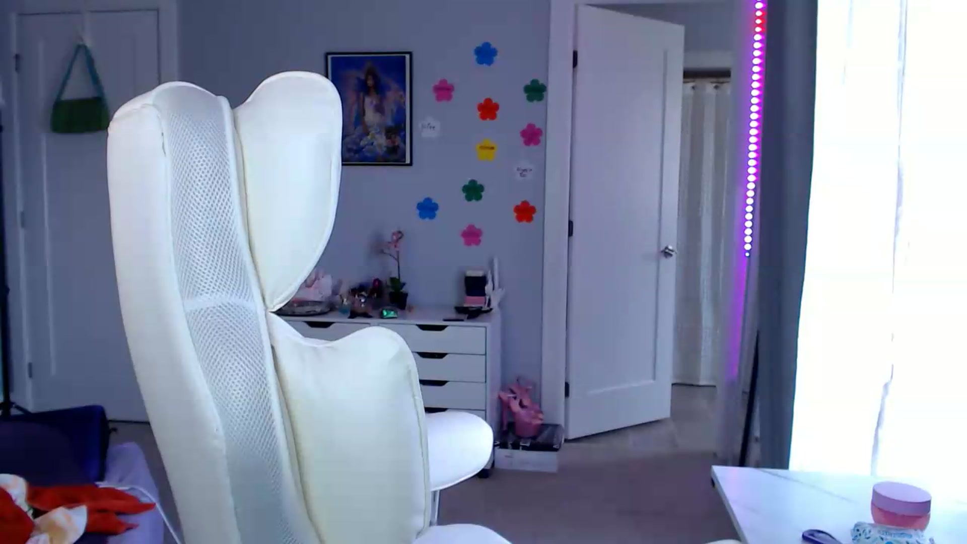Gallery image thumbnail from GemmaMinx's myfreecams stream on, 08/13/2026, 18:47 image 15 of 20