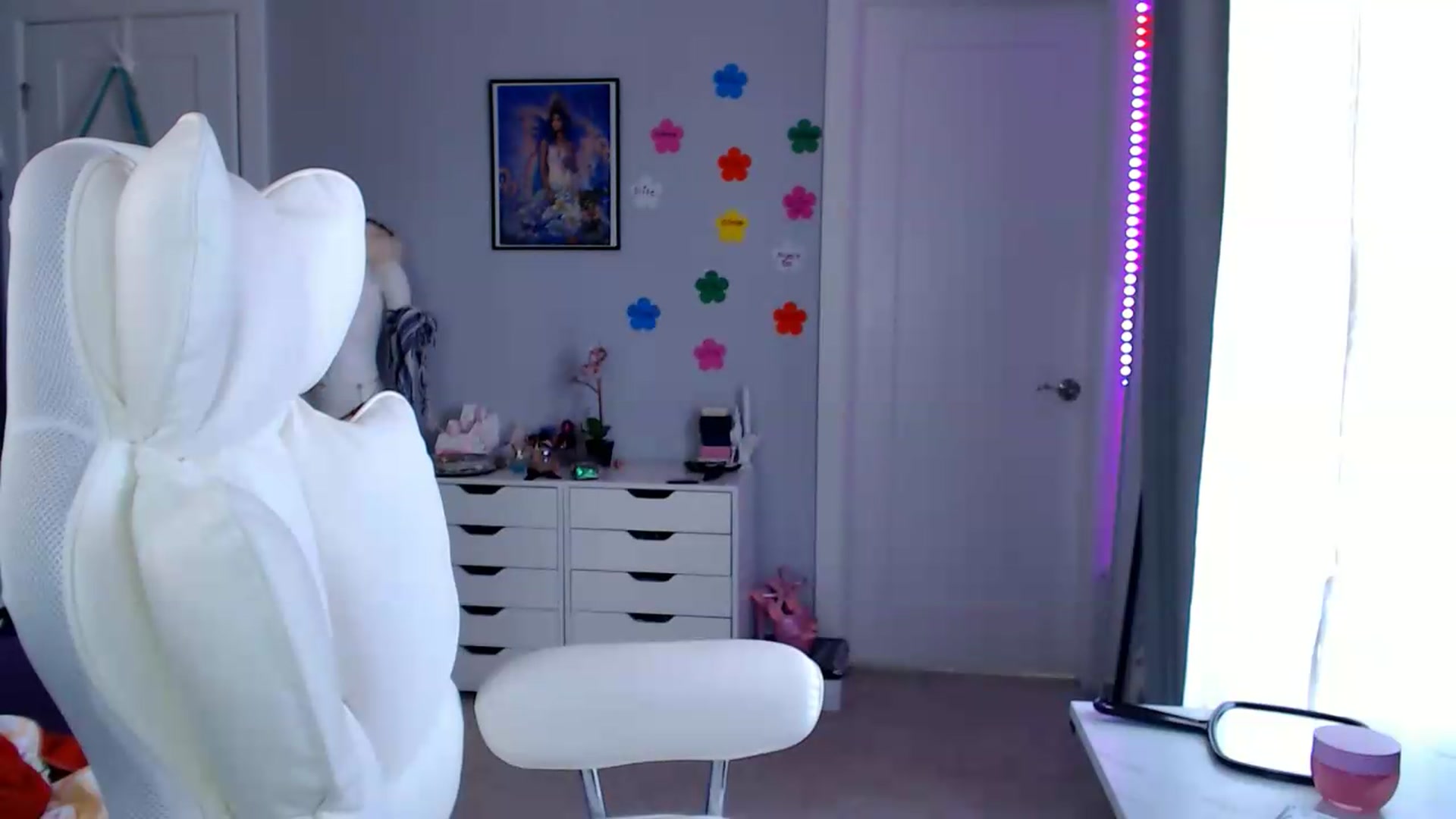 Gallery image thumbnail from GemmaMinx's myfreecams stream on, 08/13/2026, 18:47 image 3 of 20