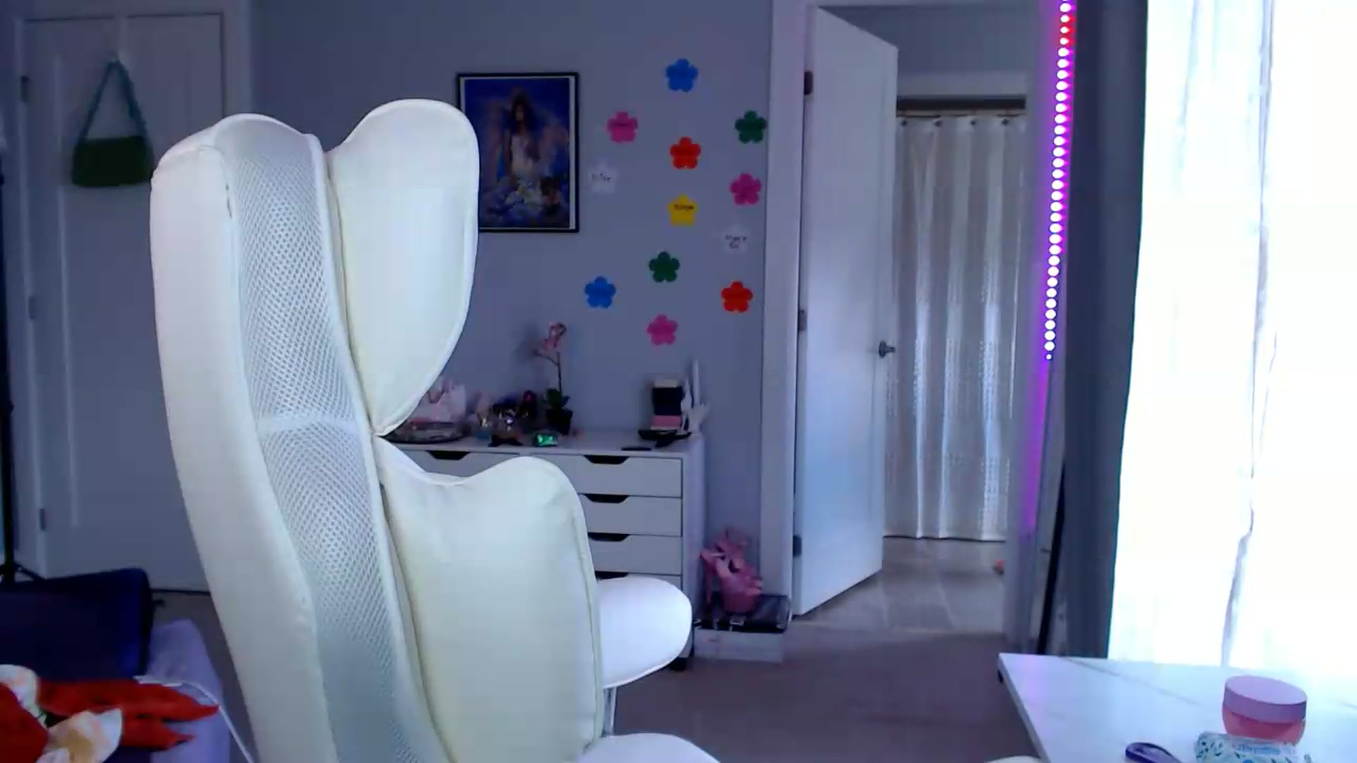 Gallery image thumbnail from GemmaMinx's myfreecams stream on, 08/13/2026, 18:47 image 18 of 20