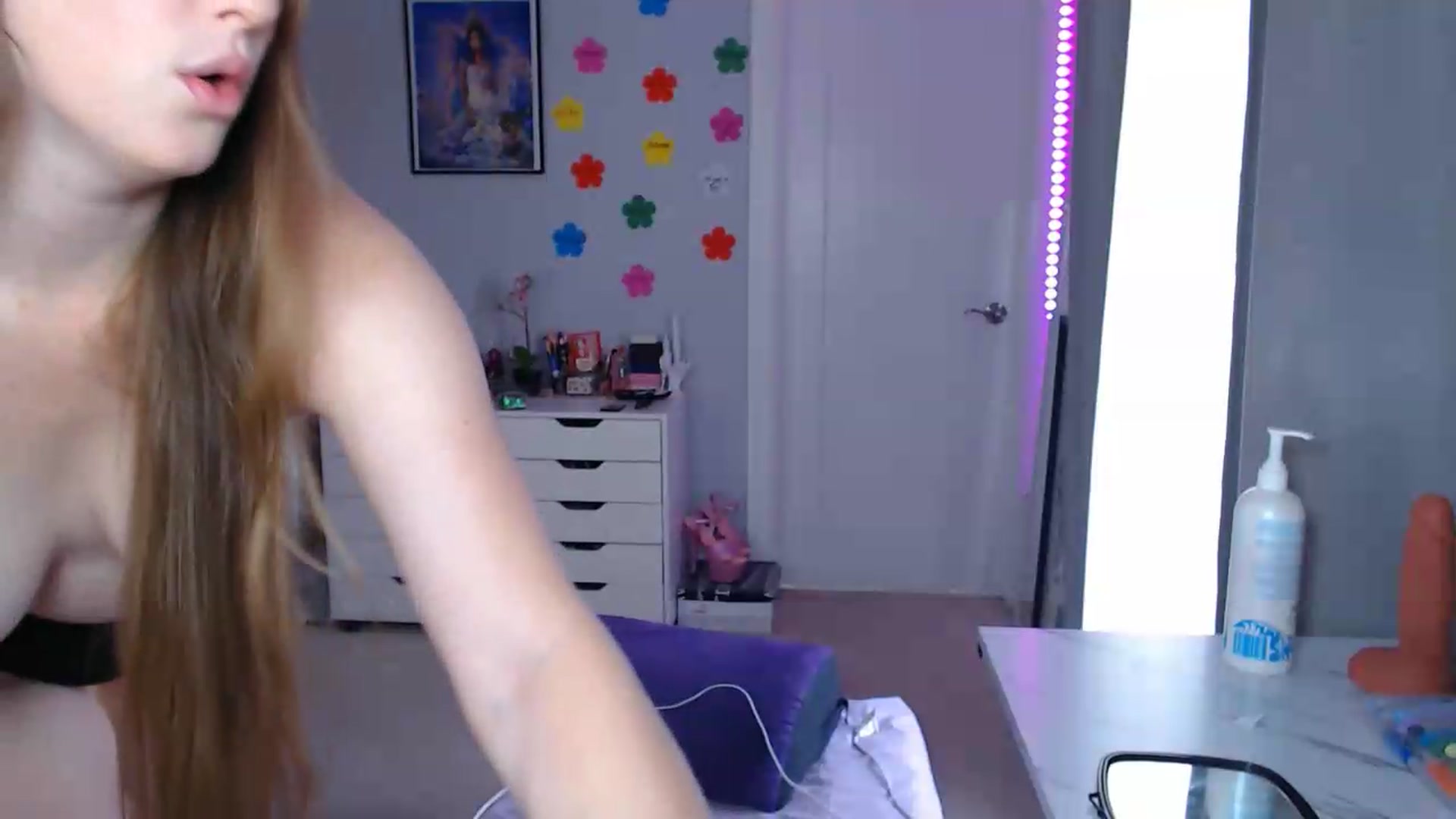 Gallery image thumbnail from GemmaMinx's myfreecams stream on, 08/14/2026, 17:54 image 19 of 20