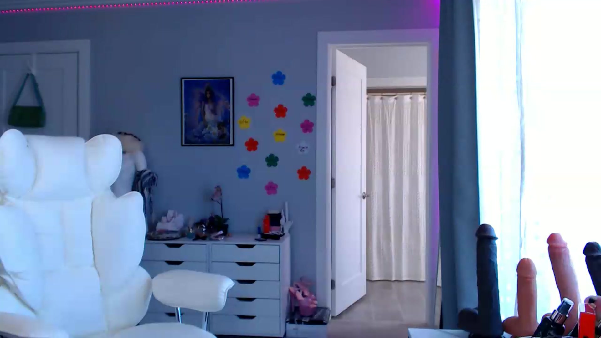 Gallery image thumbnail from GemmaMinx's myfreecams stream on, 08/15/2026, 18:13 image 2 of 20