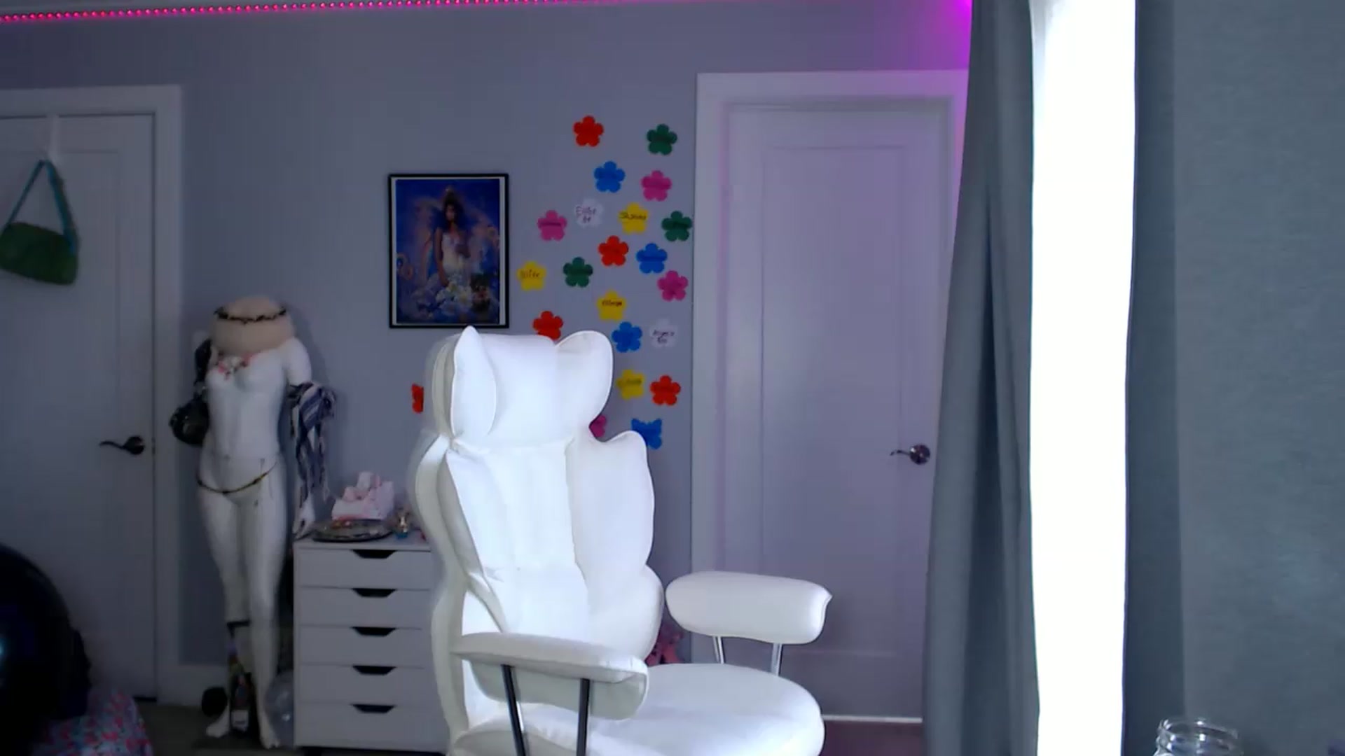 Gallery image thumbnail from GemmaMinx's myfreecams stream on, 08/25/2026, 19:04 image 11 of 20