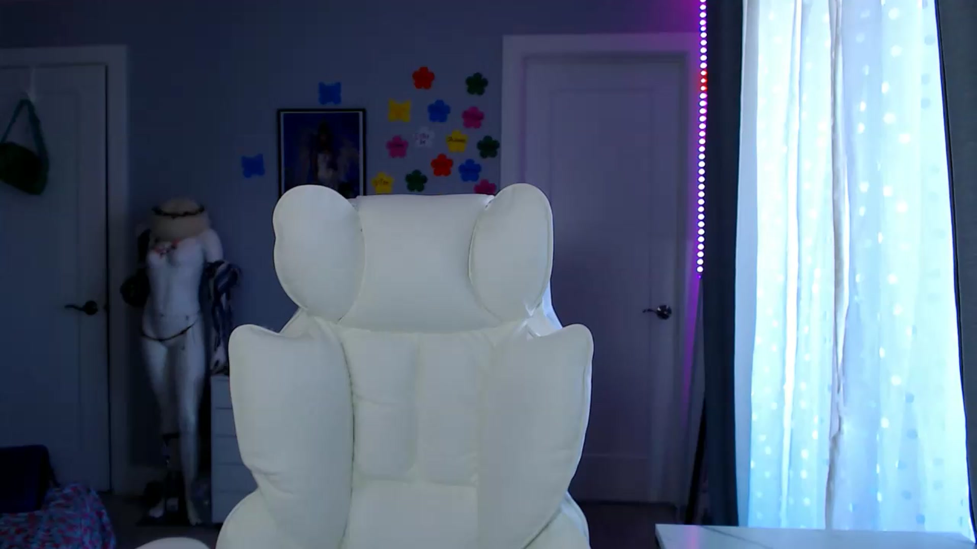 Gallery image thumbnail from GemmaMinx's myfreecams stream on, 08/26/2026, 18:32 image 16 of 20