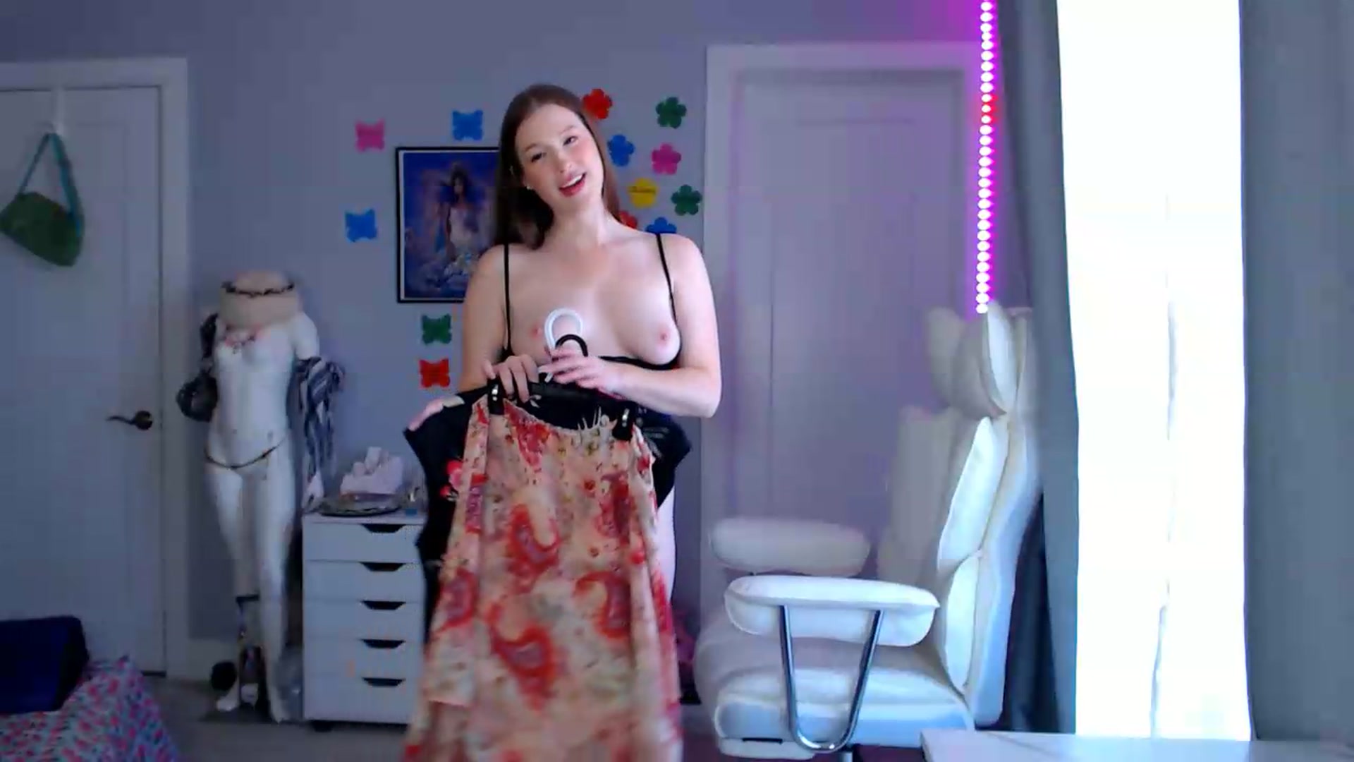Gallery image thumbnail from GemmaMinx's myfreecams stream on, 08/27/2026, 17:25 image 17 of 20