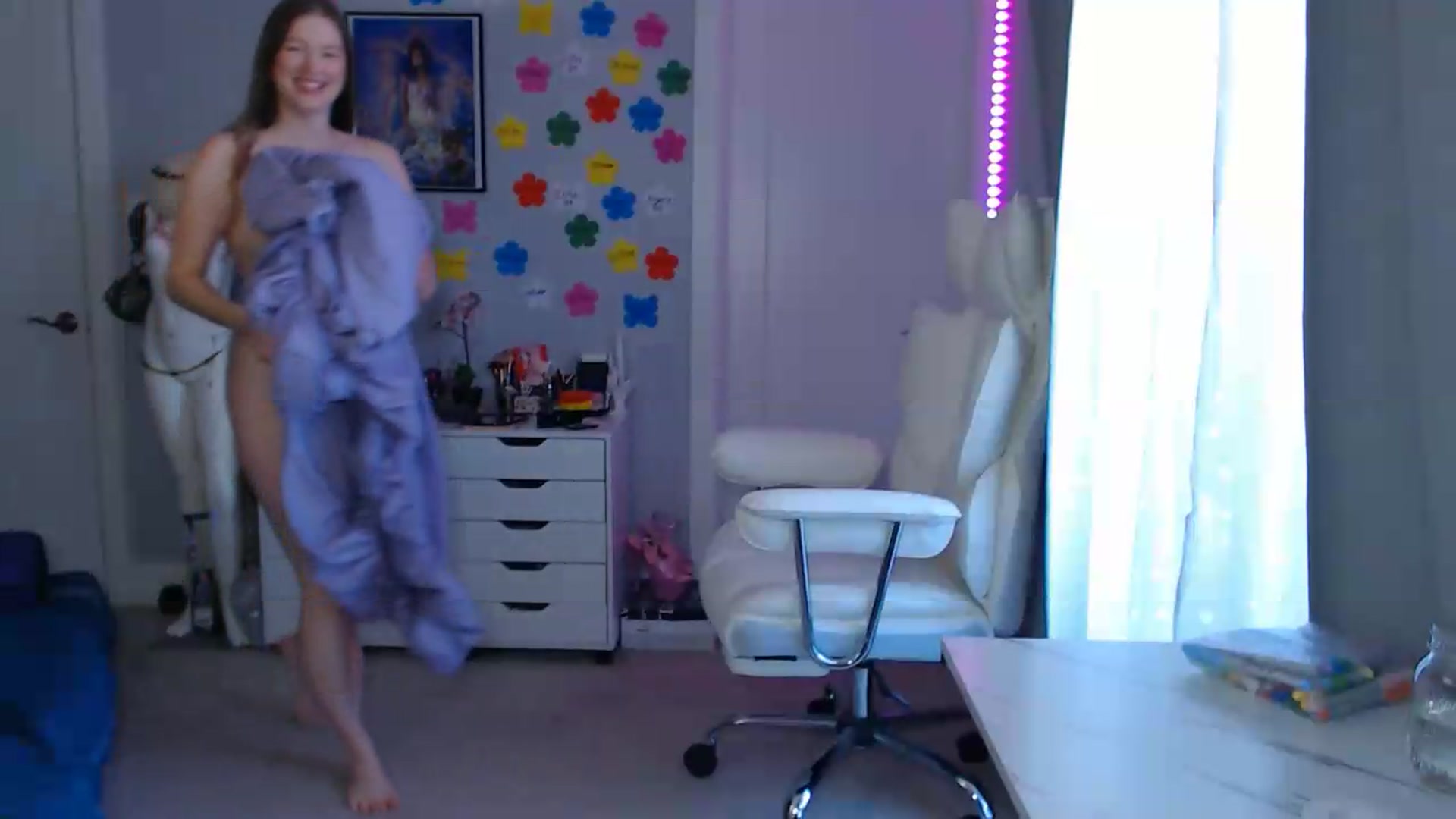 Gallery image thumbnail from GemmaMinx's myfreecams stream on, 08/29/2026, 17:25 image 19 of 20