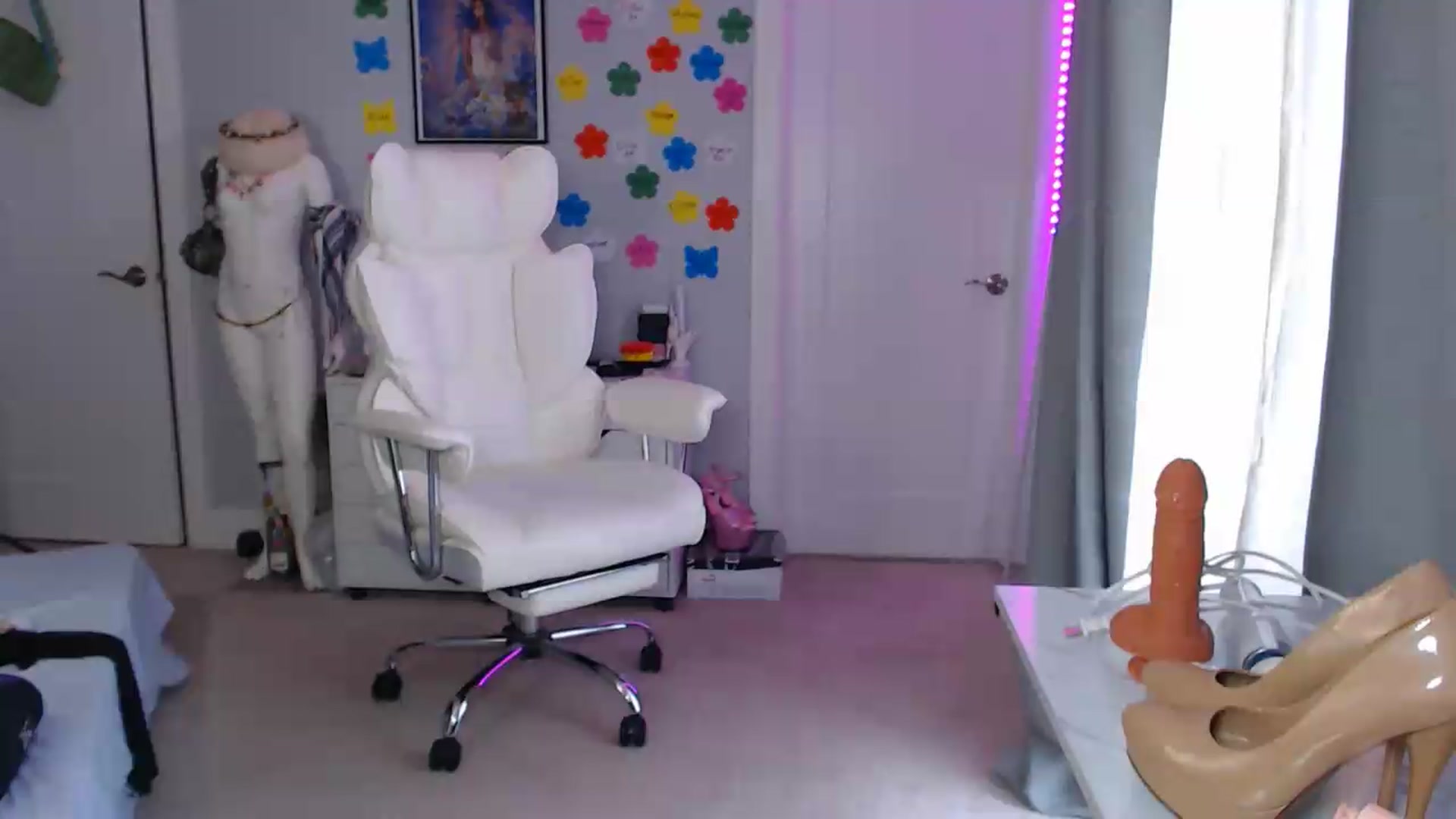 Gallery image thumbnail from GemmaMinx's myfreecams stream on, 08/30/2026, 16:34 image 8 of 20