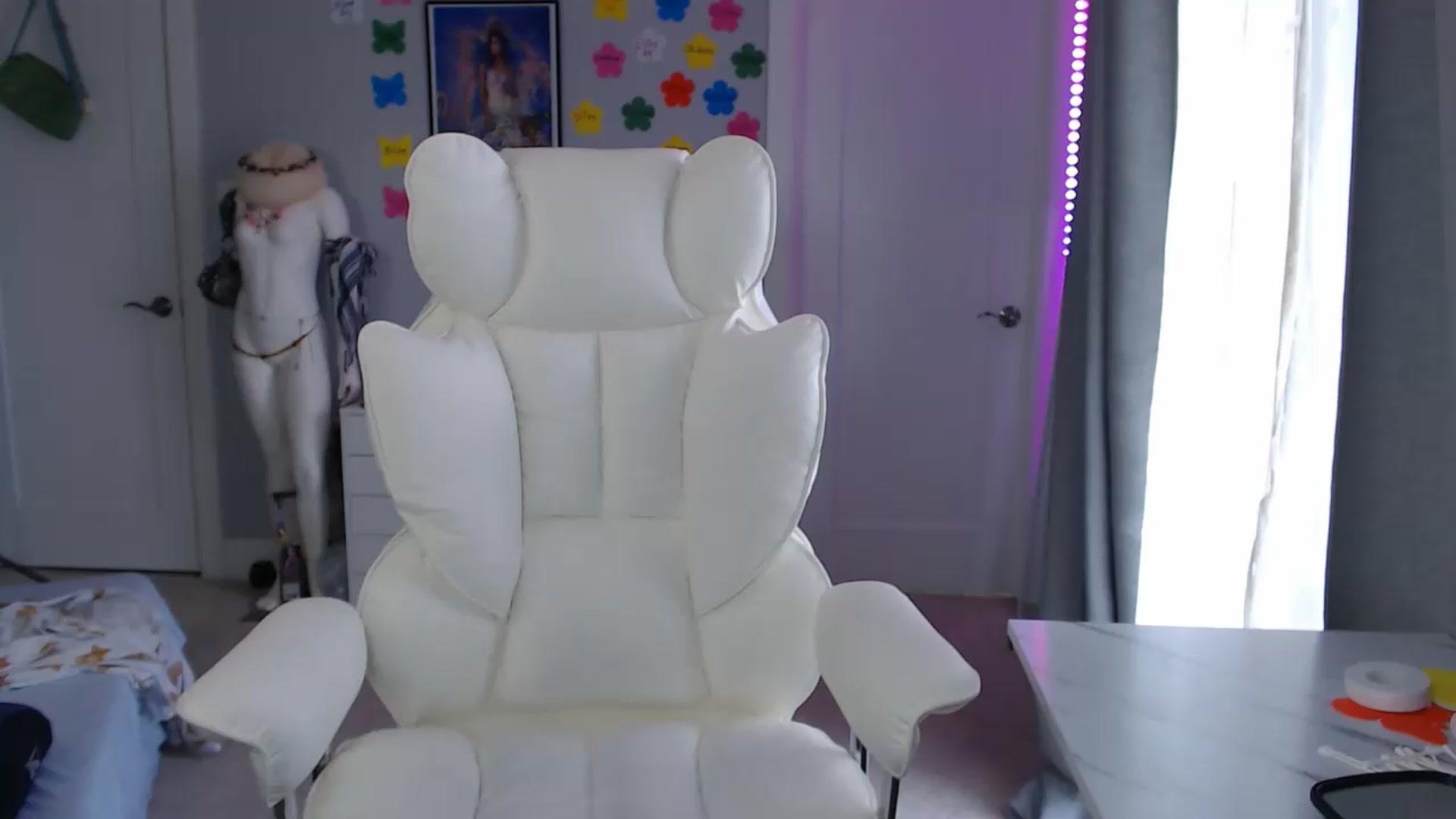 Gallery image thumbnail from GemmaMinx's myfreecams stream on, 08/30/2026, 16:34 image 1 of 20