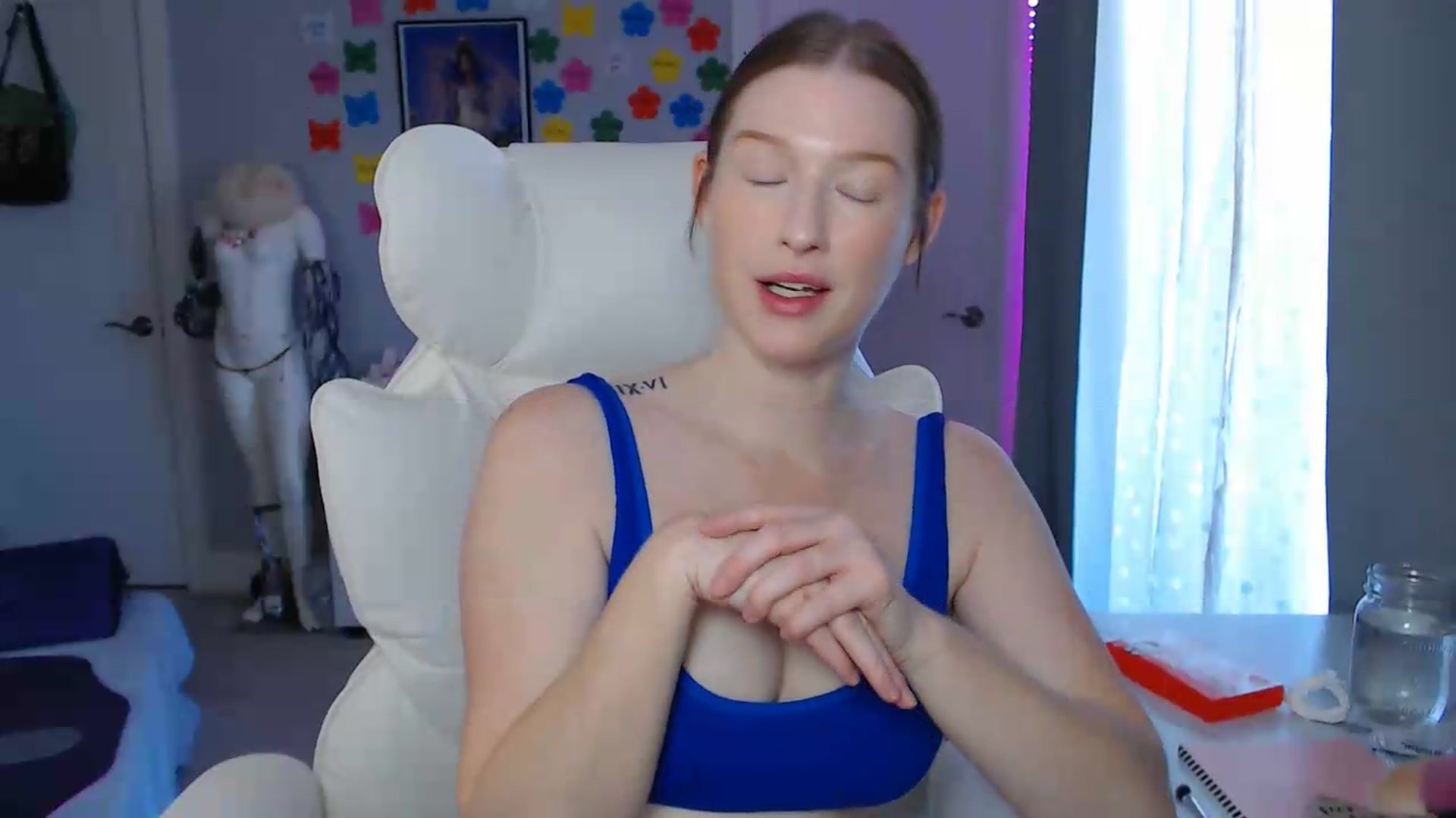 Gallery image thumbnail from GemmaMinx's myfreecams stream on, 09/10/2026, 19:11 image 2 of 20