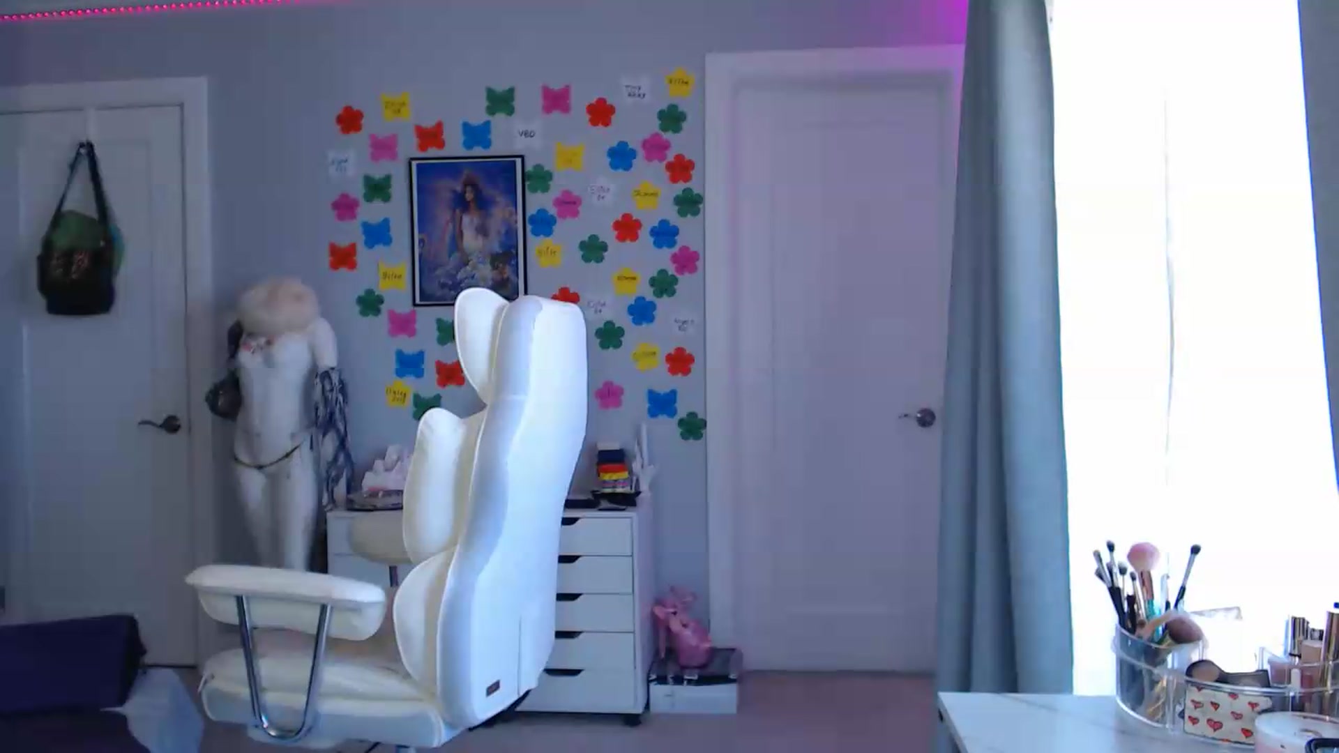 Gallery image thumbnail from GemmaMinx's myfreecams stream on, 09/11/2026, 19:47 image 7 of 20