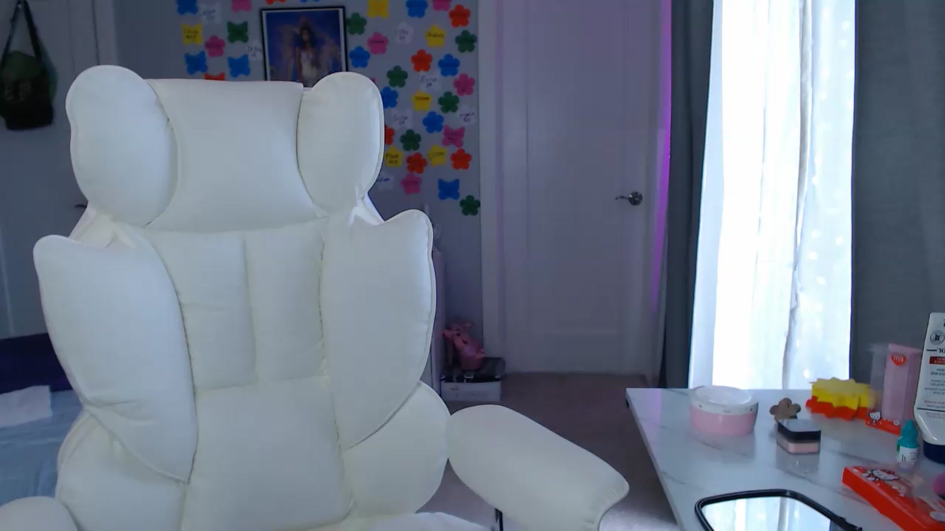 Gallery image thumbnail from GemmaMinx's myfreecams stream on, 09/14/2026, 19:11 image 2 of 20