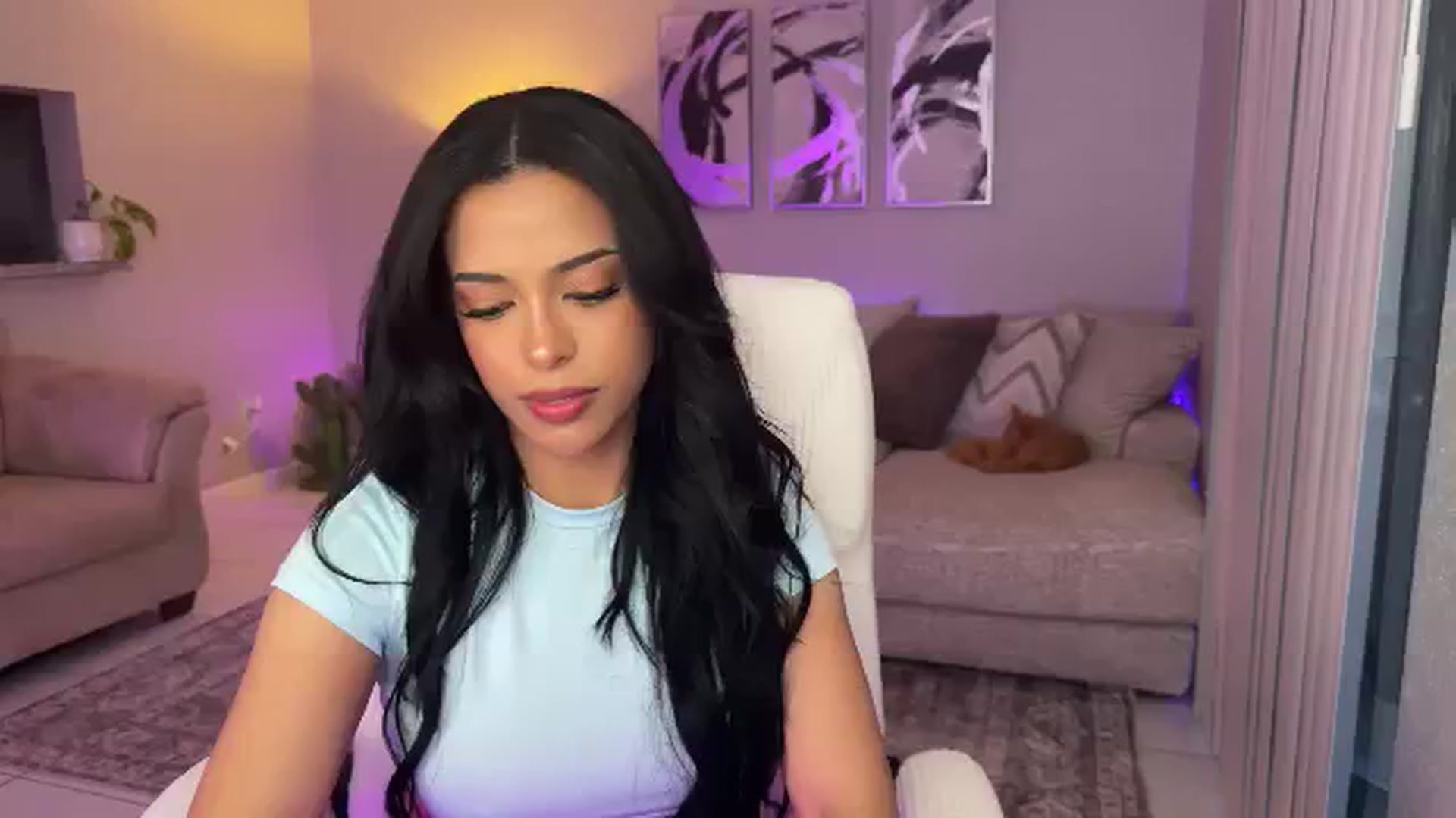 Gallery image thumbnail from Gemmacute's myfreecams stream on, 04/09/2025, 01:00 image 16 of 20