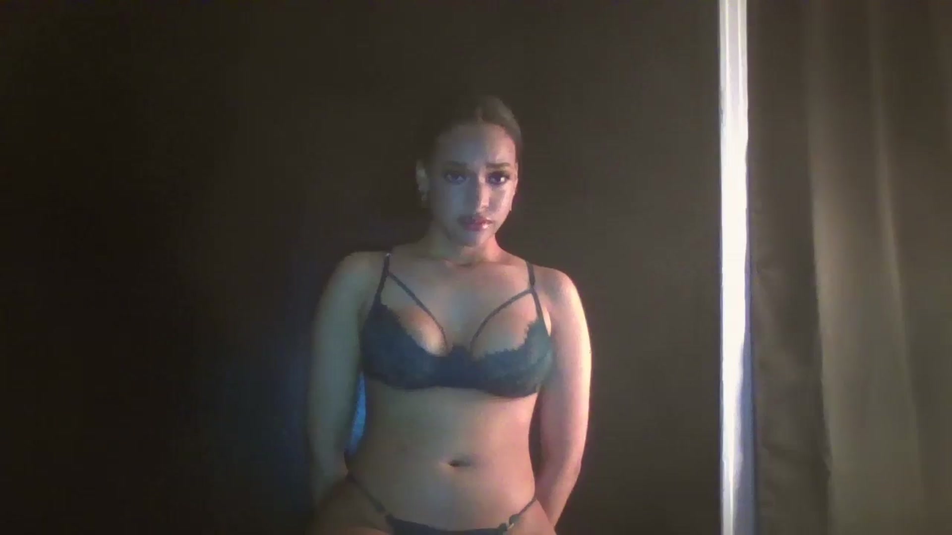 Gallery image thumbnail from Genevieve444's myfreecams stream on, 12/26/2024, 06:11 image 2 of 20