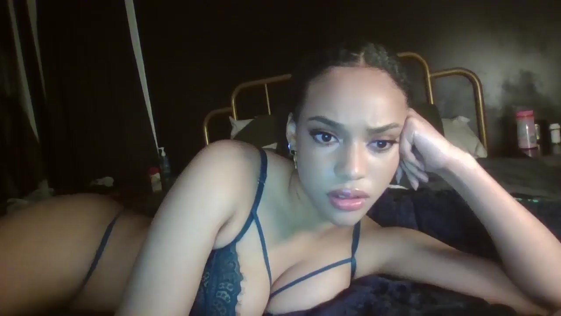 Gallery image thumbnail from Genevieve444's myfreecams stream on, 12/26/2024, 06:11 image 11 of 20