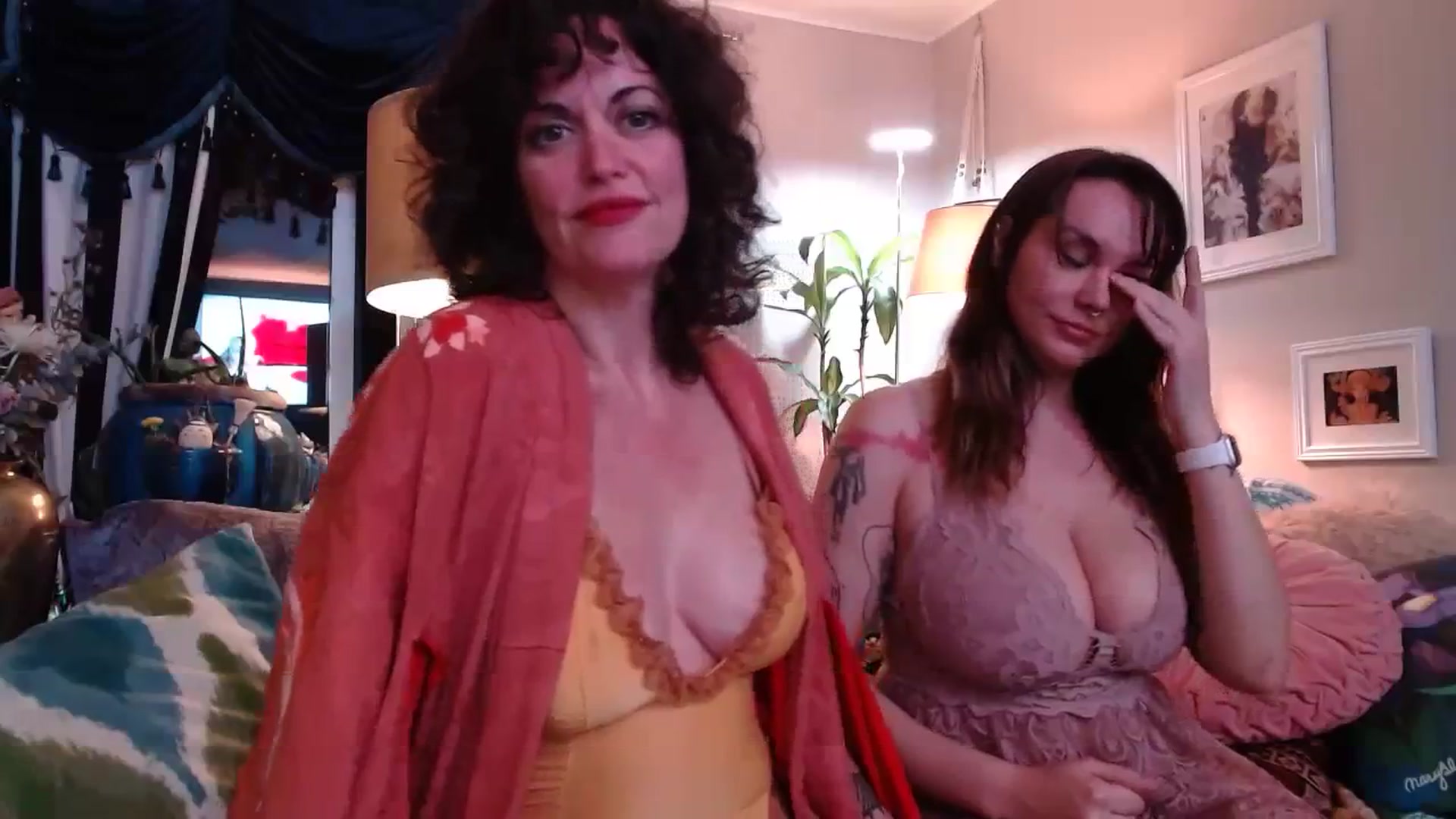 Gallery image thumbnail from GenevieveNyx's myfreecams stream on, 01/12/2024, 05:06 image 3 of 20