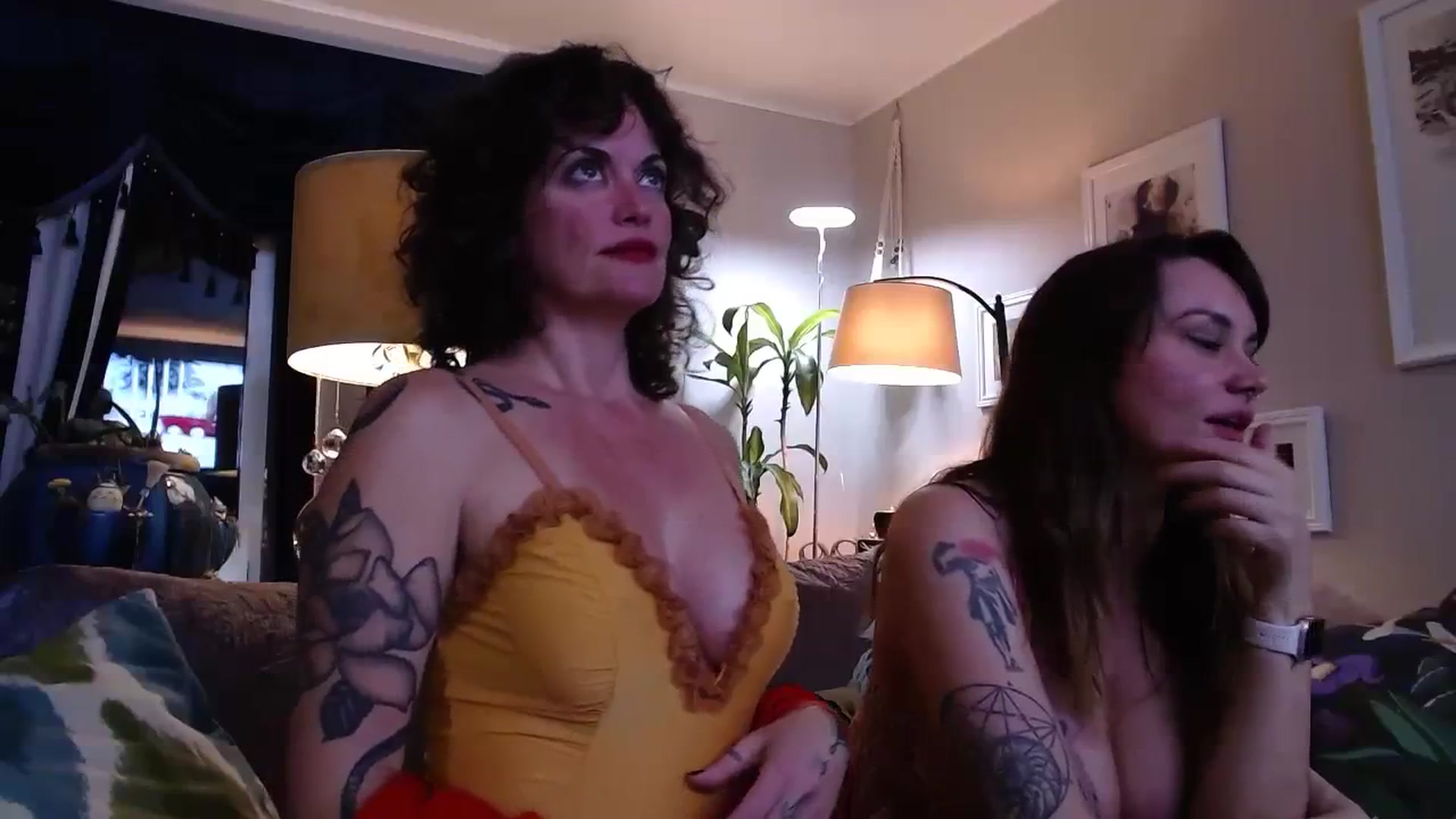 Gallery image thumbnail from GenevieveNyx's myfreecams stream on, 01/12/2024, 05:06 image 10 of 20