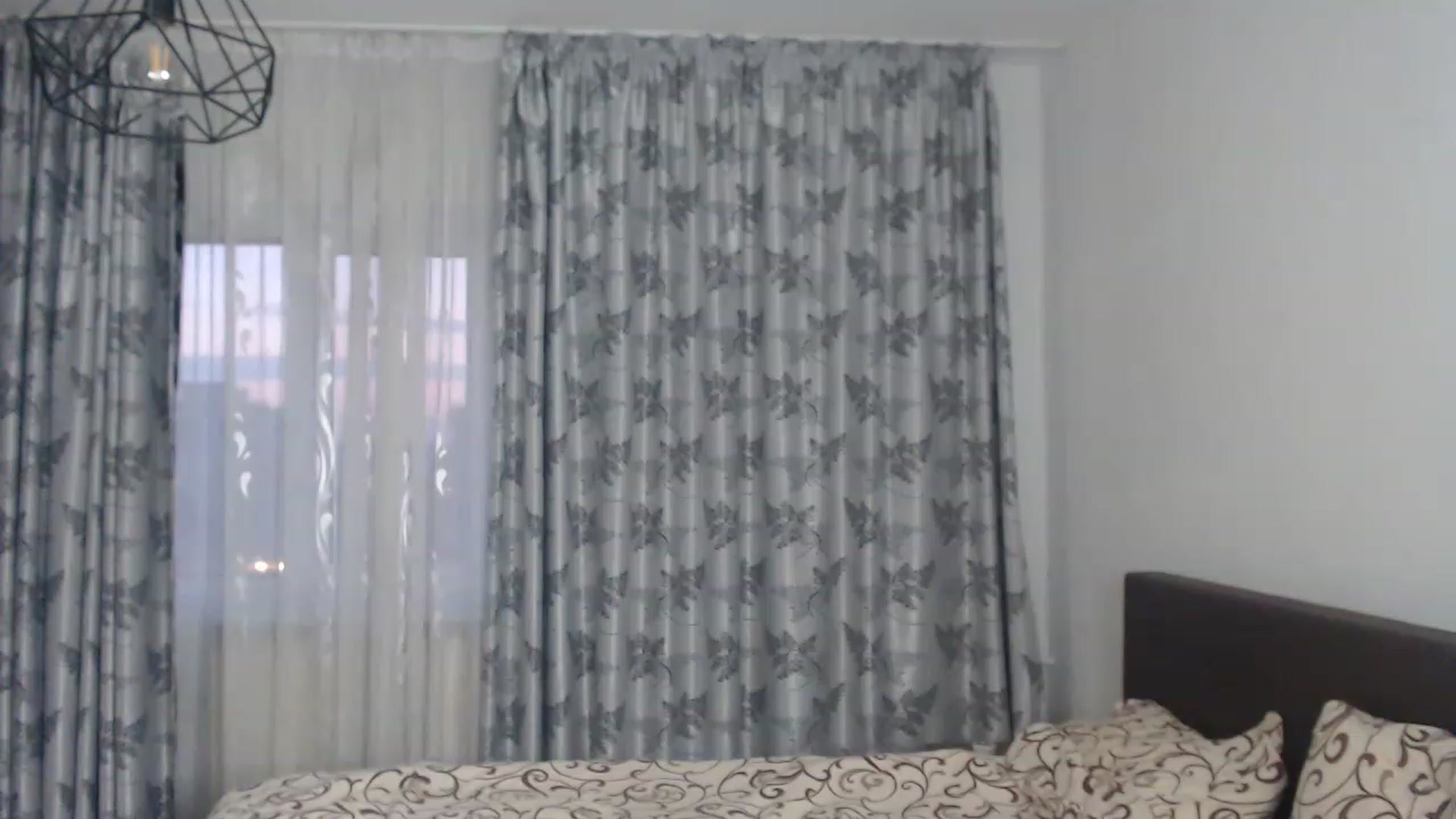 Gallery image thumbnail from GeoBigBoobsX's myfreecams stream on, 11/25/2022, 15:28 image 15 of 20