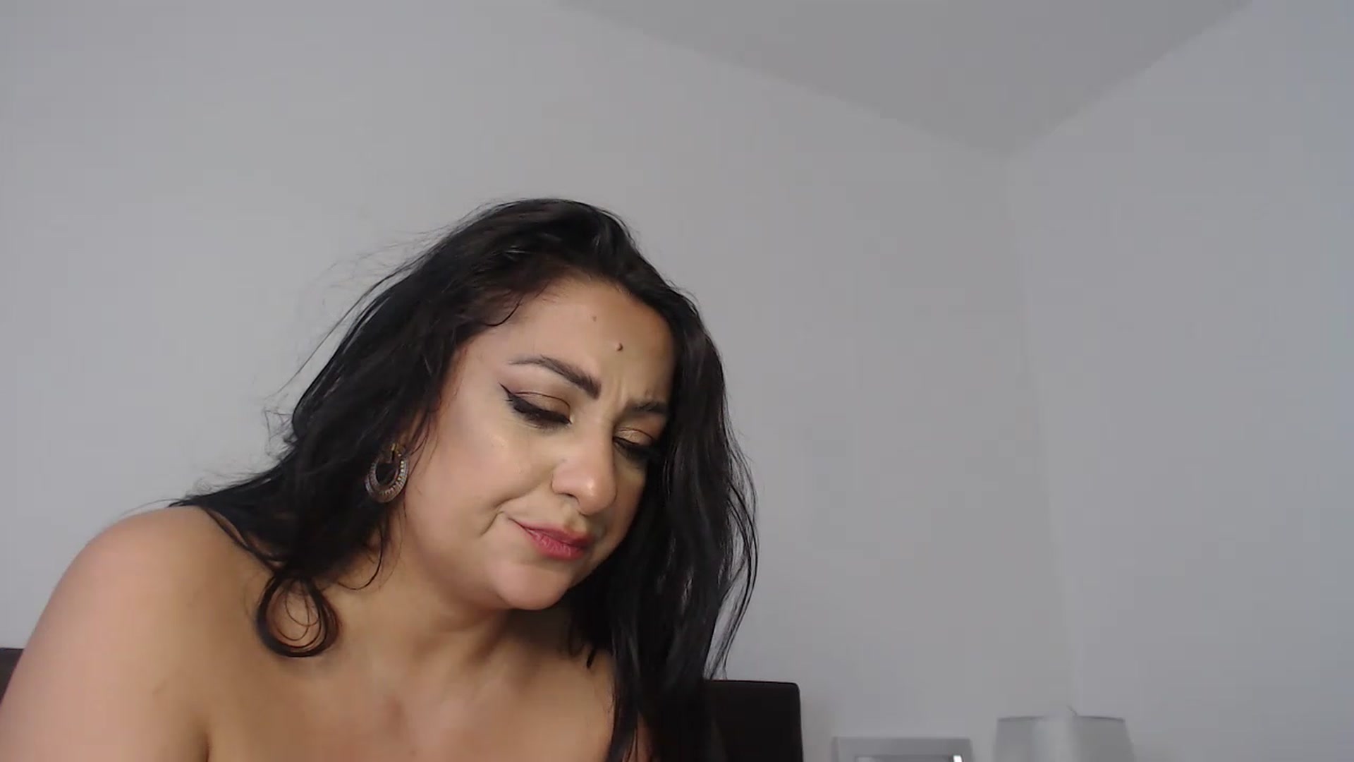 Gallery image thumbnail from GeoBigBoobsX's myfreecams stream on, 11/29/2022, 13:00 image 17 of 20