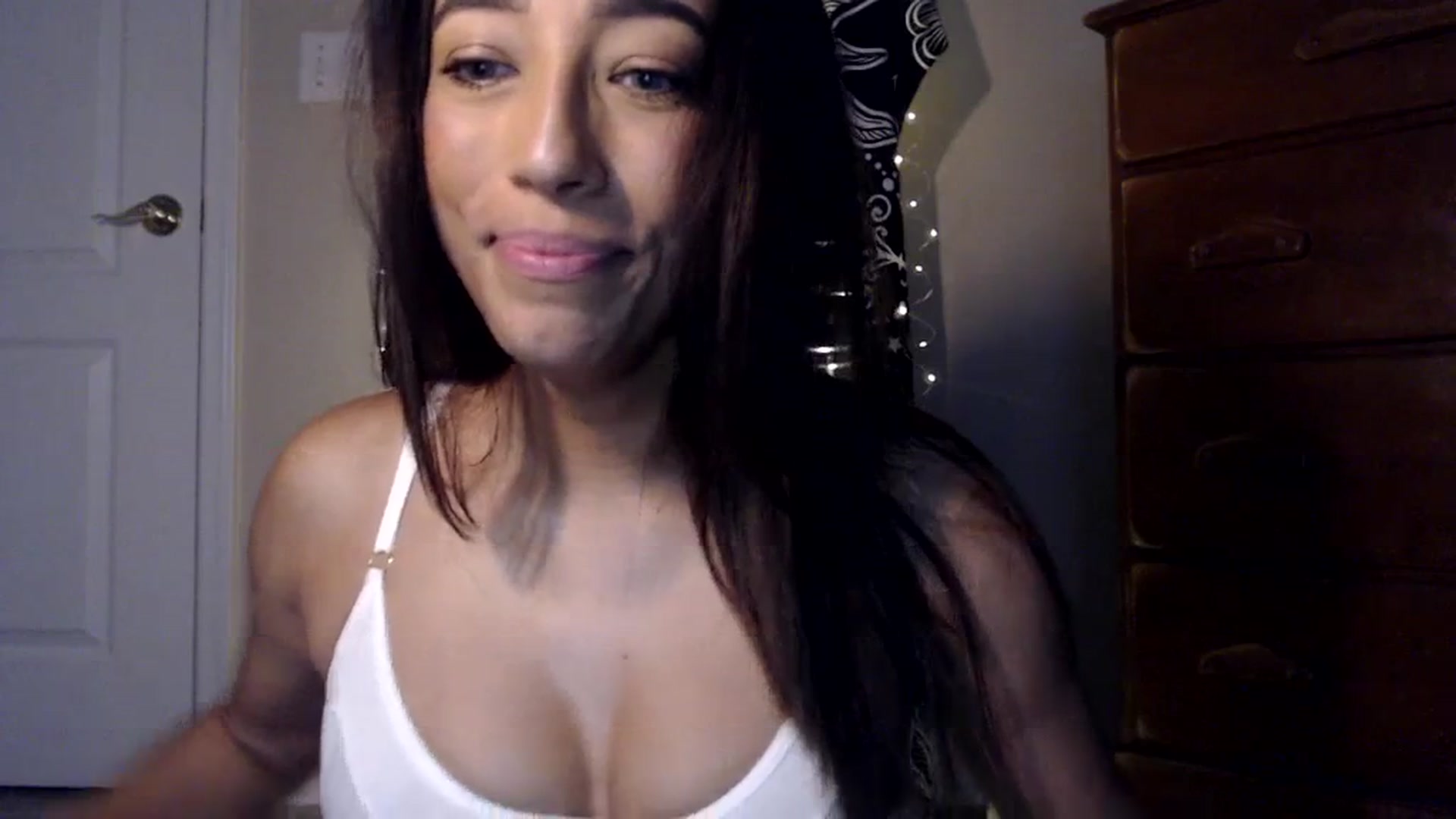 Gallery image thumbnail from GeorgieFox's myfreecams stream on, 08/27/2023, 24:23 image 14 of 20
