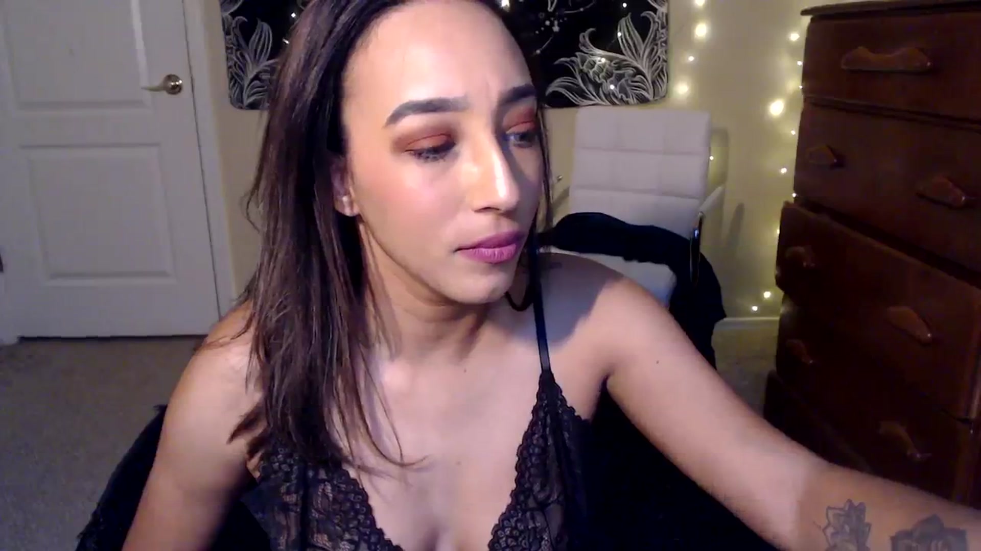 Gallery image thumbnail from GeorgieFox's myfreecams stream on, 09/10/2023, 01:23 image 18 of 20