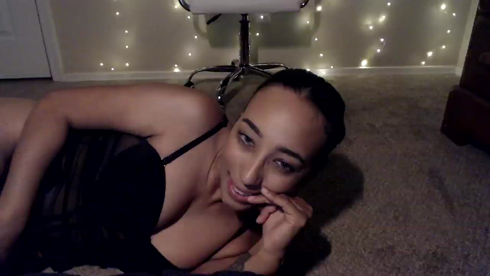 Gallery image thumbnail from GeorgieFox's myfreecams stream on, 10/17/2023, 02:36 image 1 of 20