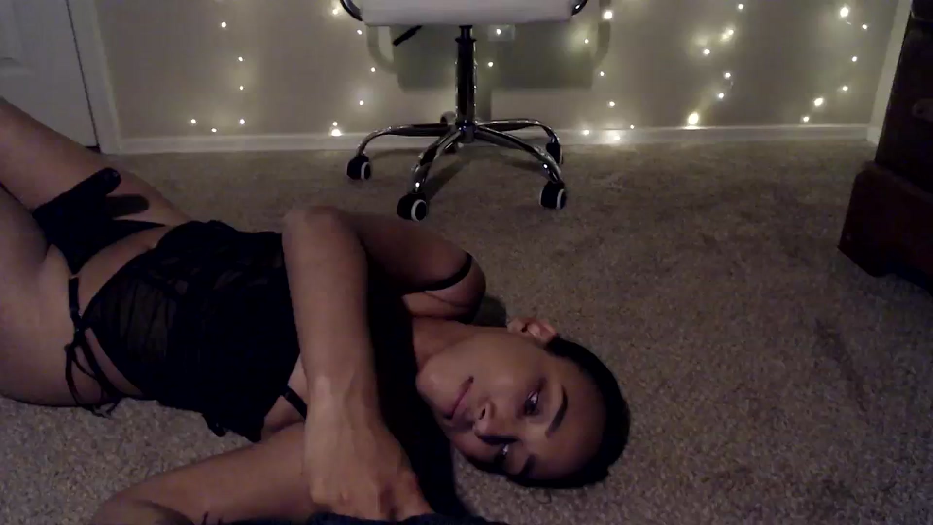 Gallery image thumbnail from GeorgieFox's myfreecams stream on, 10/17/2023, 02:36 image 7 of 20