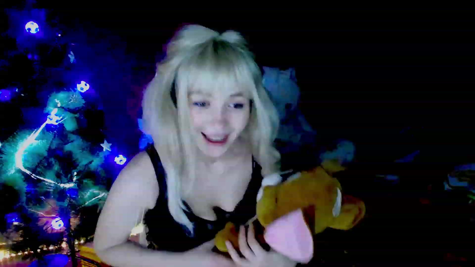 Gallery image thumbnail from GetRightMe's myfreecams stream on, 12/15/2022, 21:00 image 19 of 20