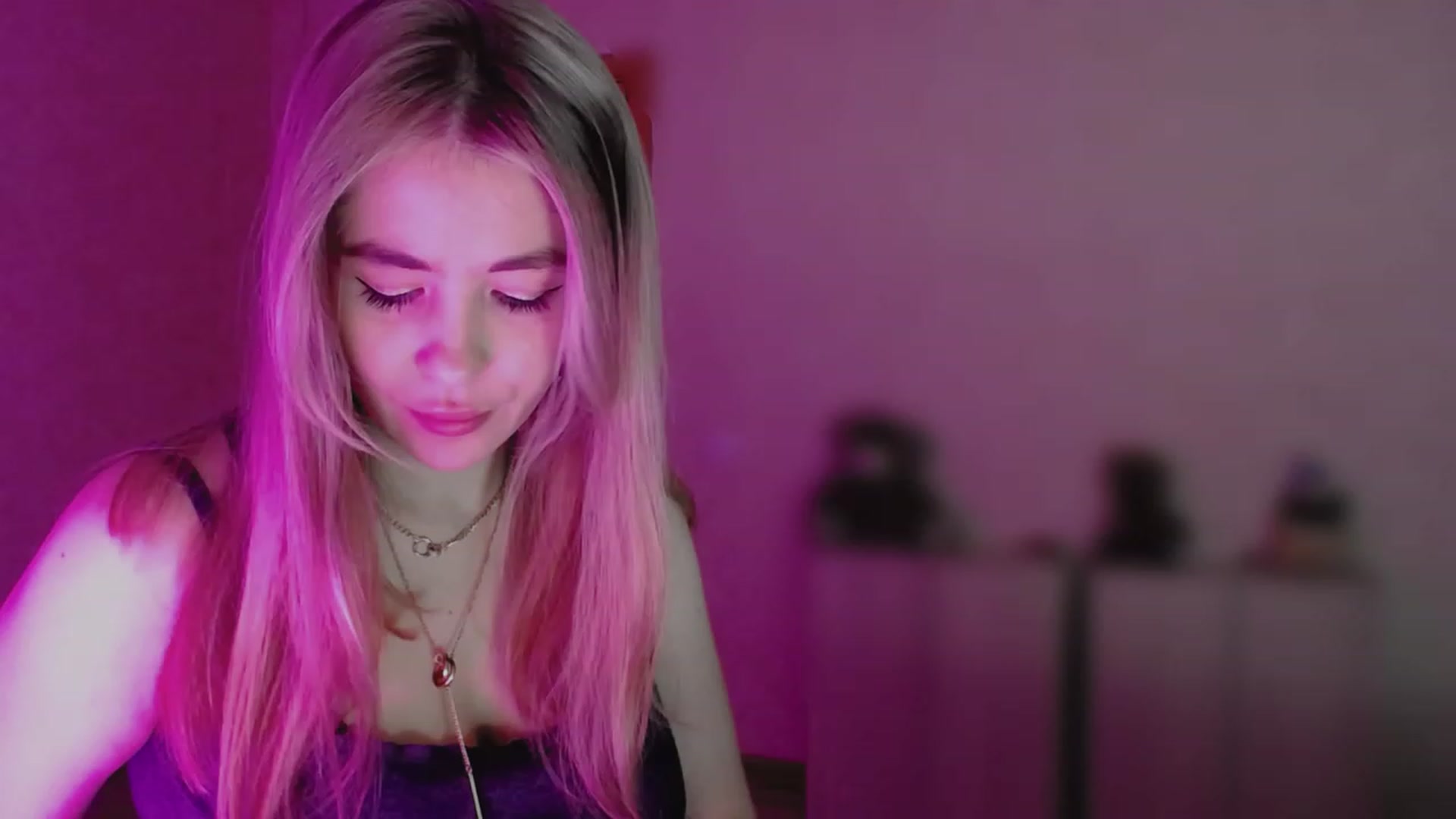 Gallery image thumbnail from GetRightMe's myfreecams stream on, 10/08/2023, 16:51 image 9 of 20