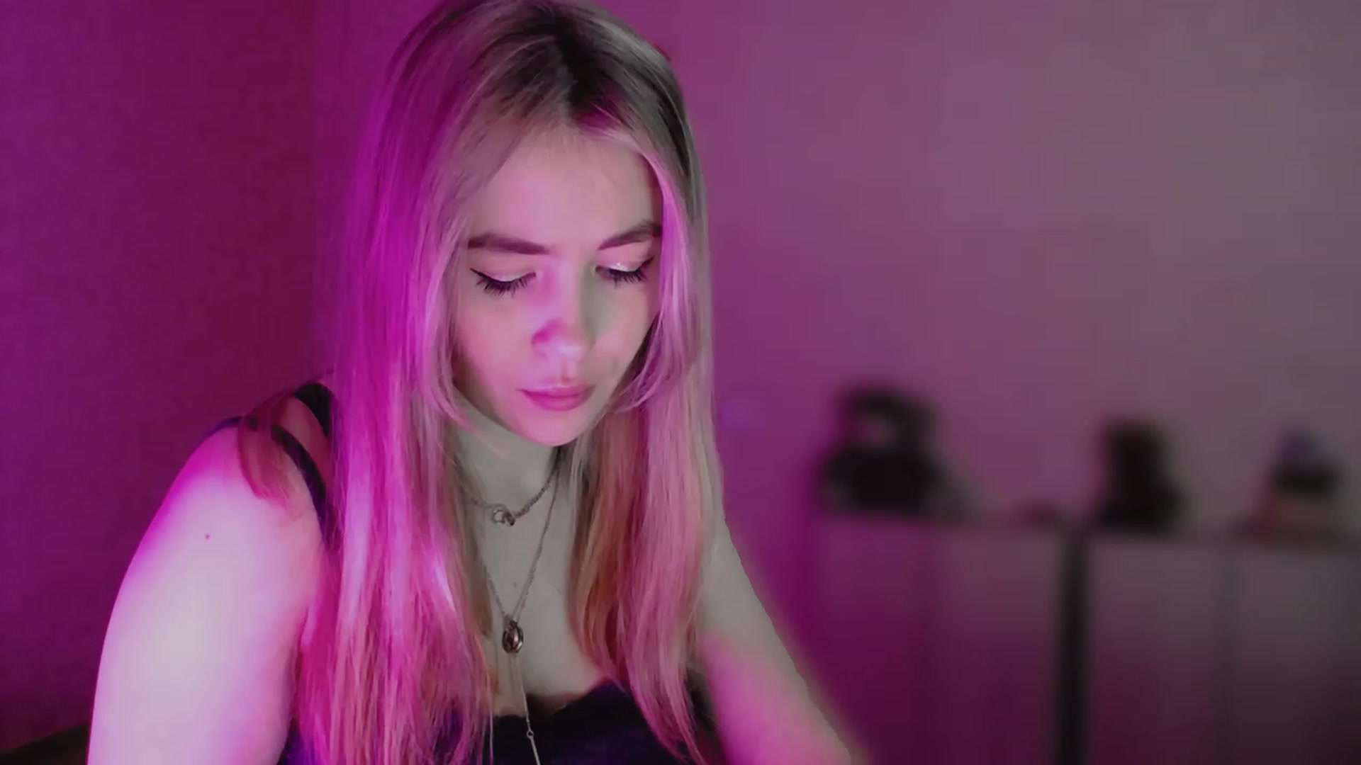 Gallery image thumbnail from GetRightMe's myfreecams stream on, 10/08/2023, 16:51 image 12 of 20