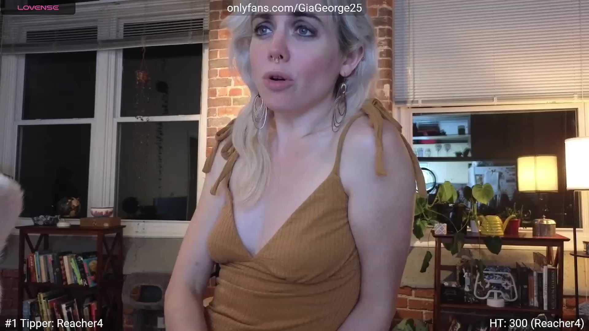 Gallery image thumbnail from GiaGeorge25's myfreecams stream on, 09/02/2023, 02:01 image 10 of 20