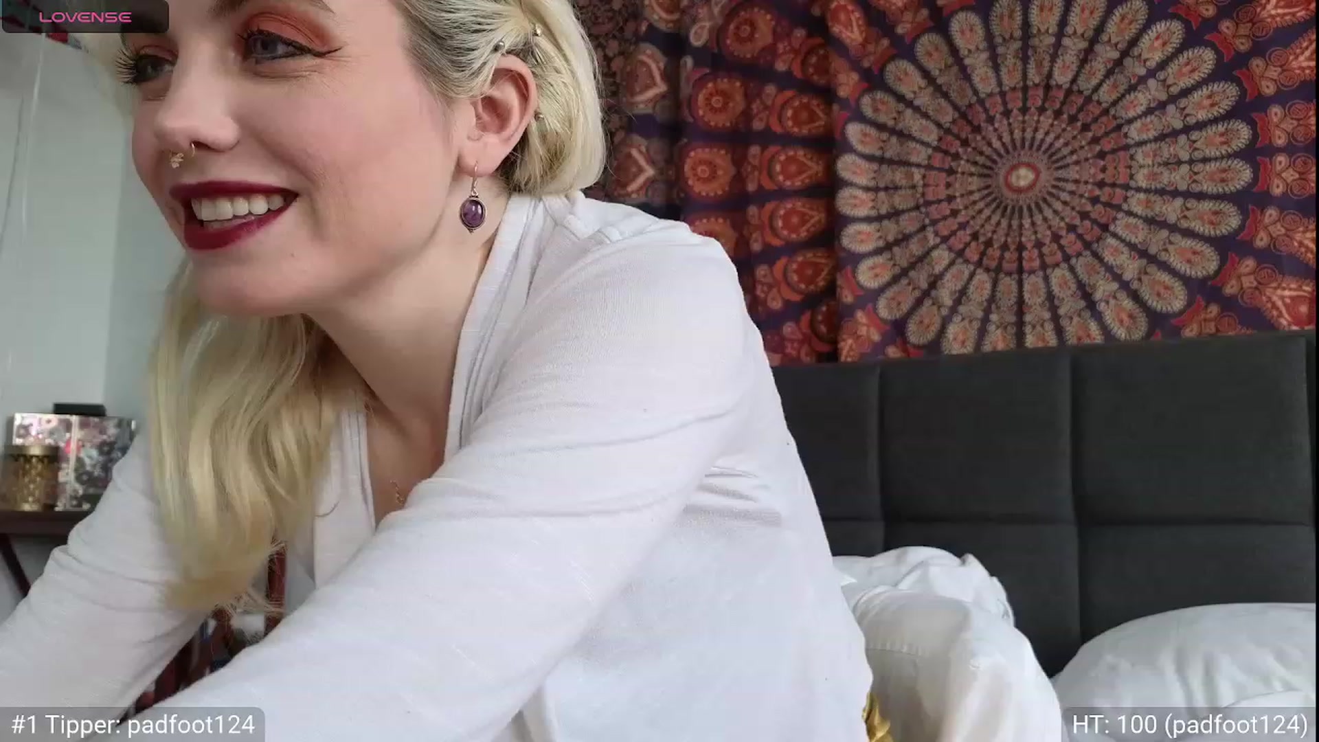 Gallery image thumbnail from GiaGeorge25's myfreecams stream on, 12/16/2023, 20:01 image 4 of 20