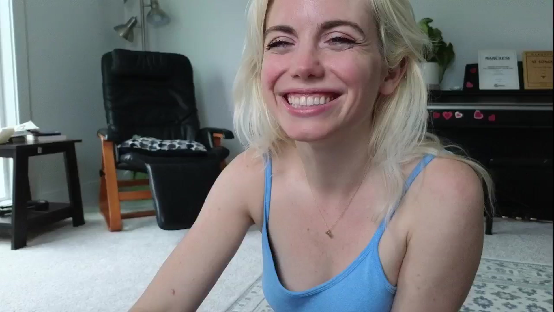Gallery image thumbnail from GiaGeorge25's myfreecams stream on, 05/15/2024, 23:27 image 8 of 20