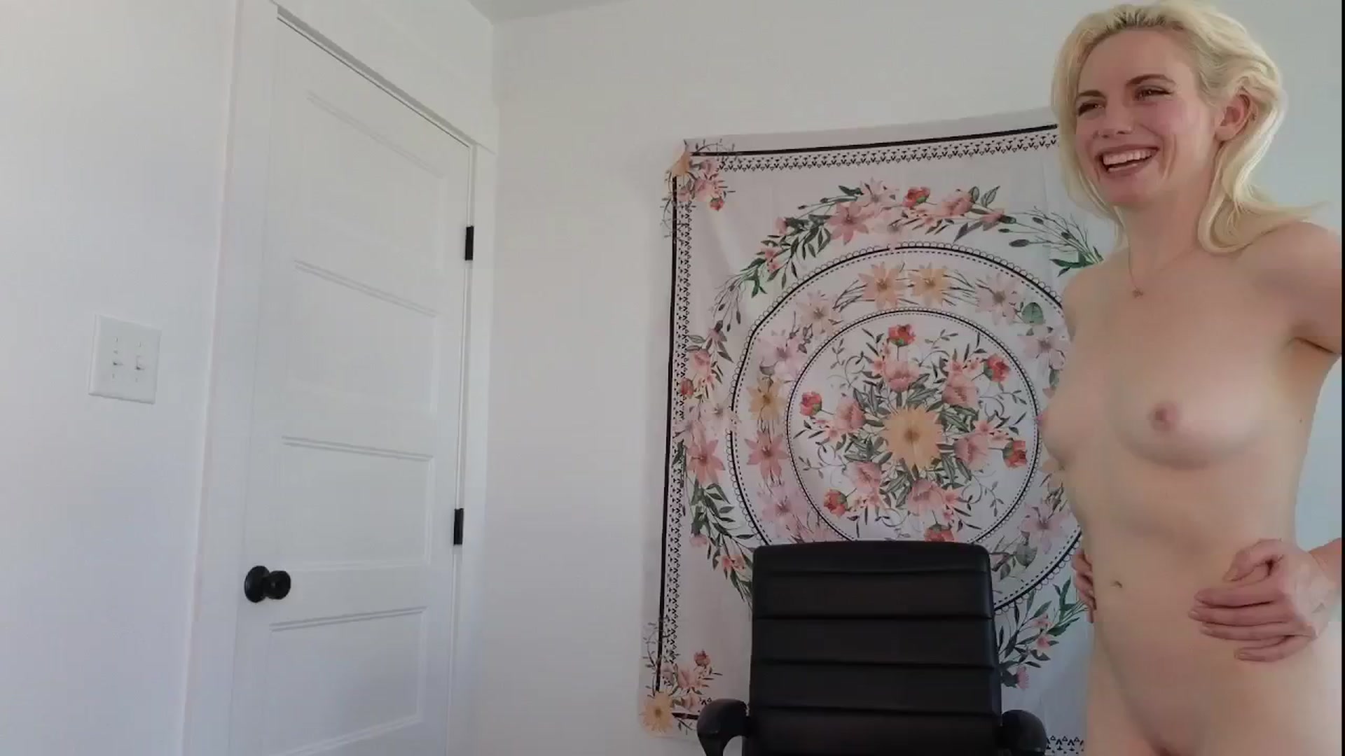Gallery image thumbnail from GiaGeorge25's myfreecams stream on, 06/15/2024, 21:21 image 18 of 20