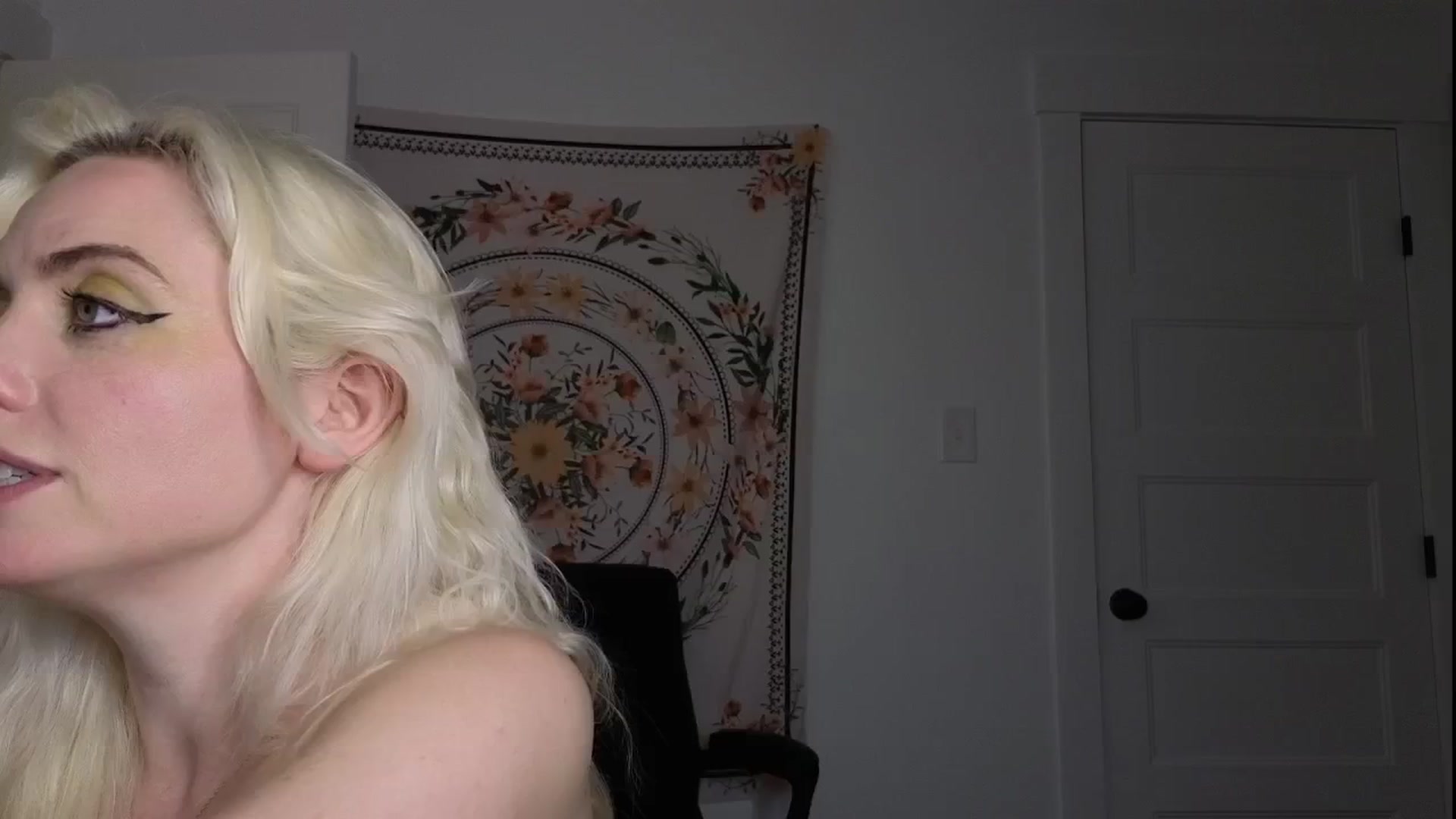 Gallery image thumbnail from GiaGeorge25's myfreecams stream on, 06/20/2024, 04:37 image 7 of 20