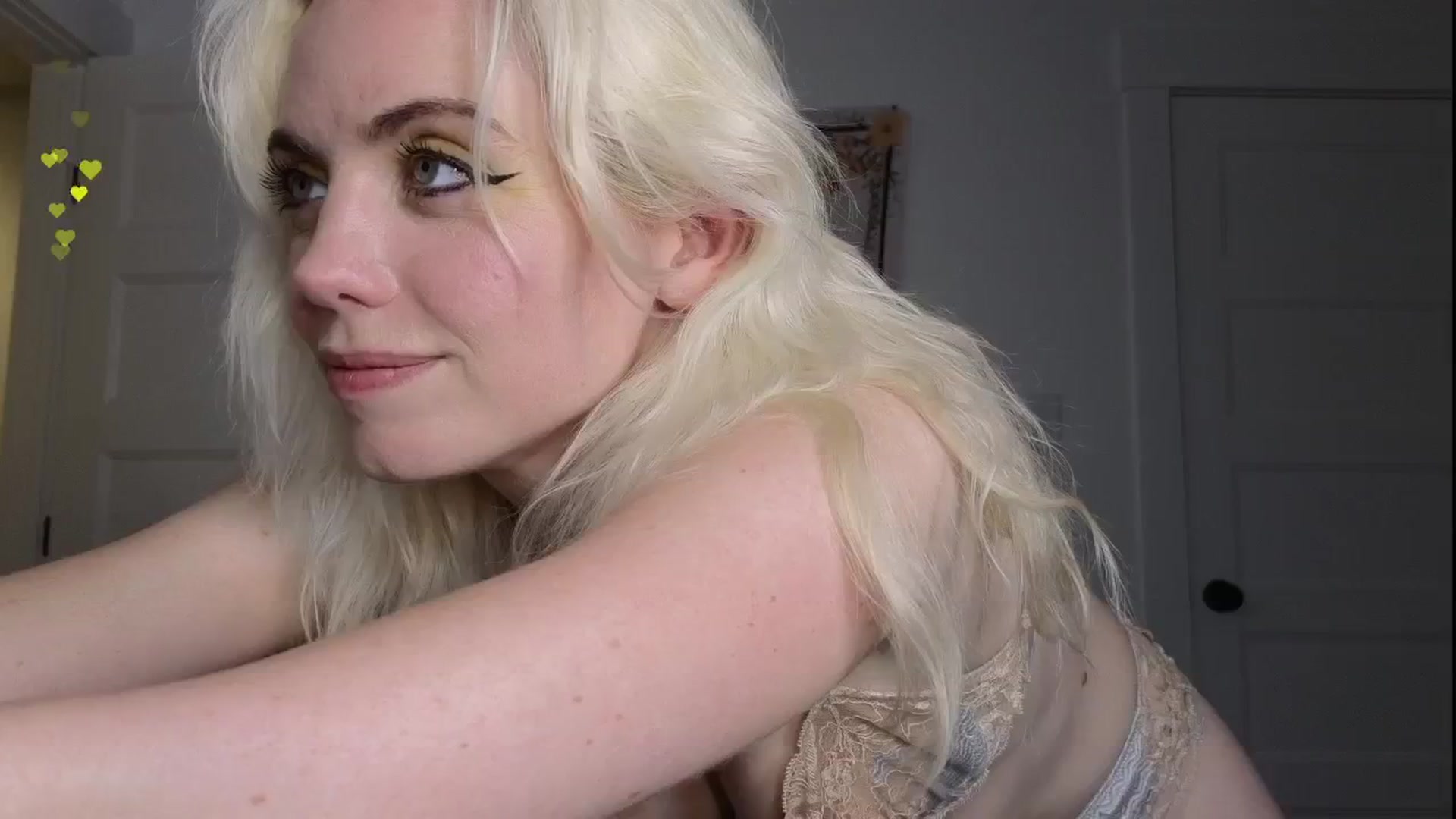 Gallery image thumbnail from GiaGeorge25's myfreecams stream on, 06/20/2024, 04:37 image 3 of 20
