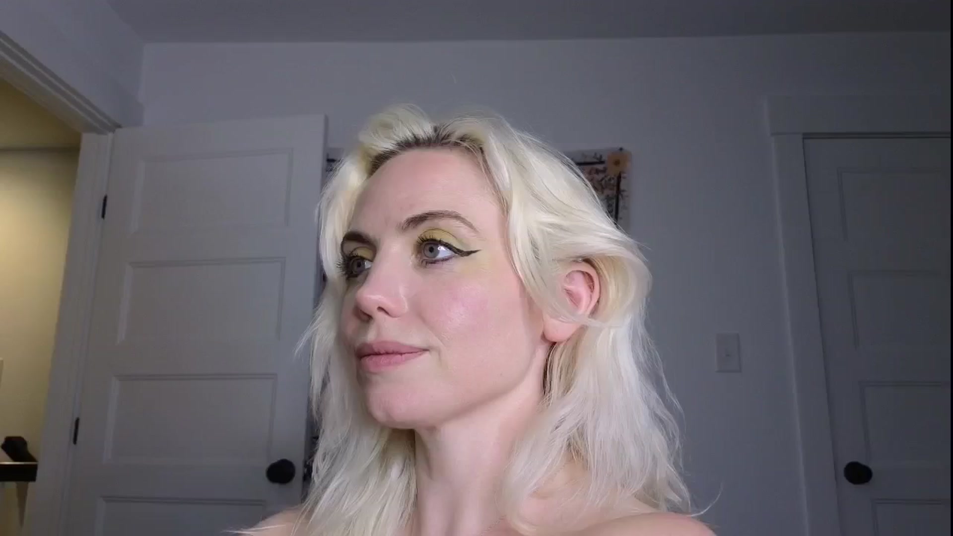Gallery image thumbnail from GiaGeorge25's myfreecams stream on, 06/20/2024, 04:37 image 6 of 20