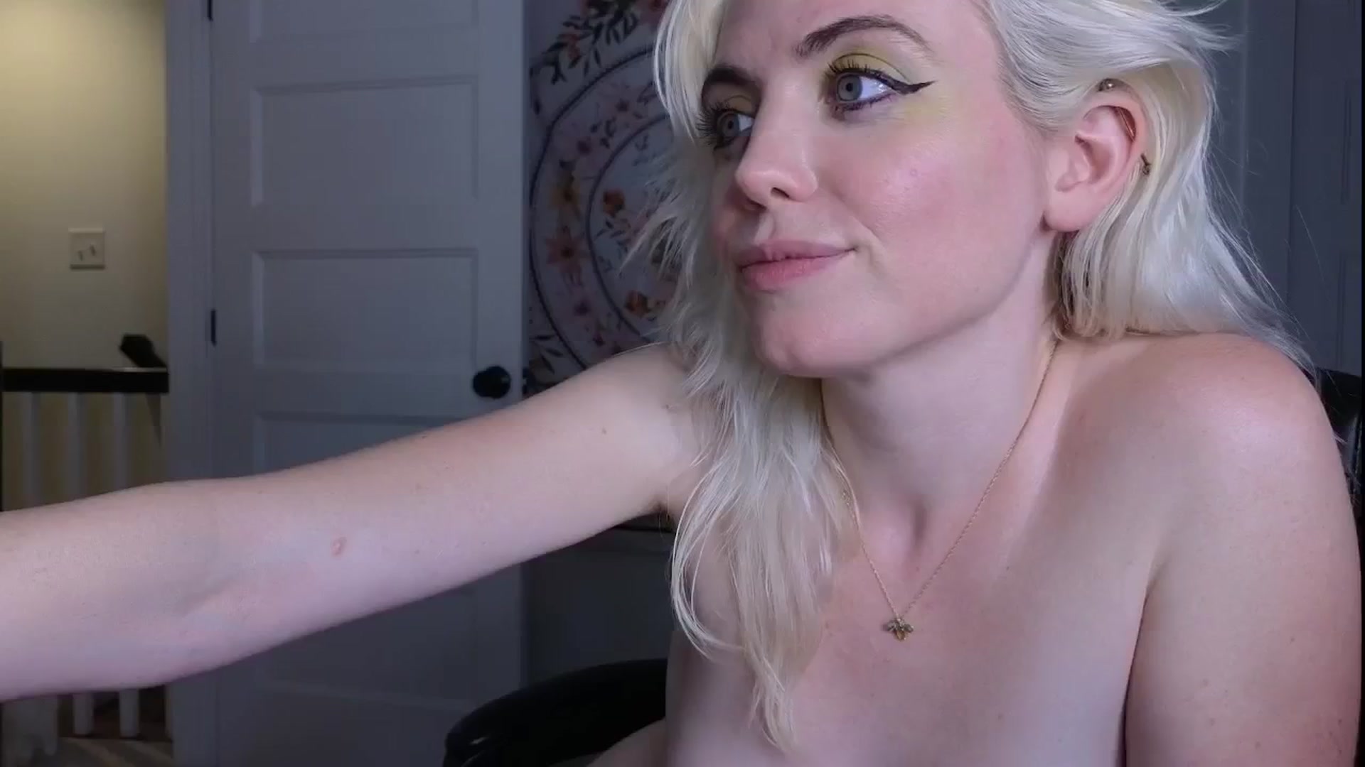 Gallery image thumbnail from GiaGeorge25's myfreecams stream on, 06/20/2024, 05:41 image 19 of 20