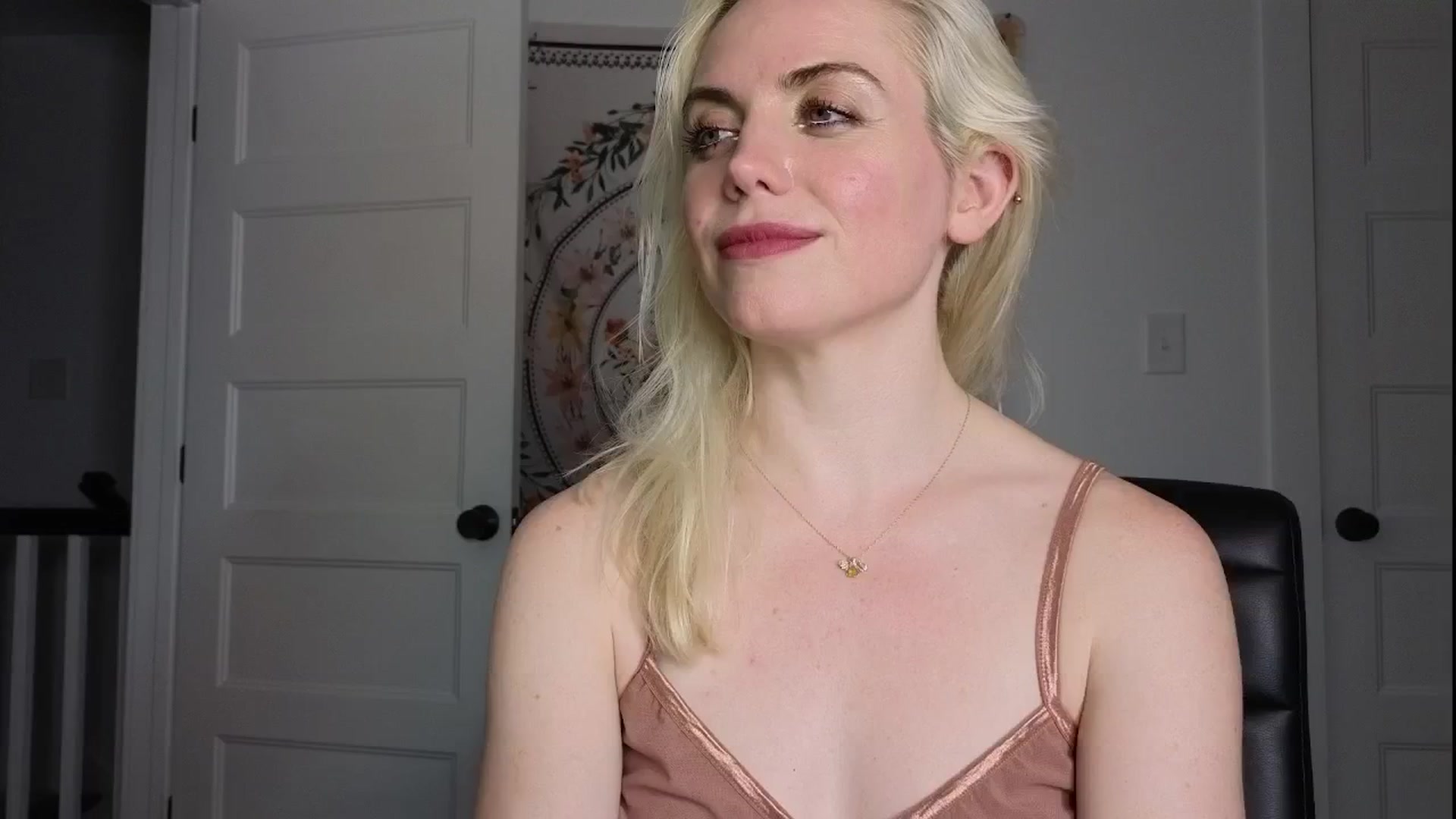 Gallery image thumbnail from GiaGeorge25's myfreecams stream on, 06/21/2024, 03:34 image 13 of 20