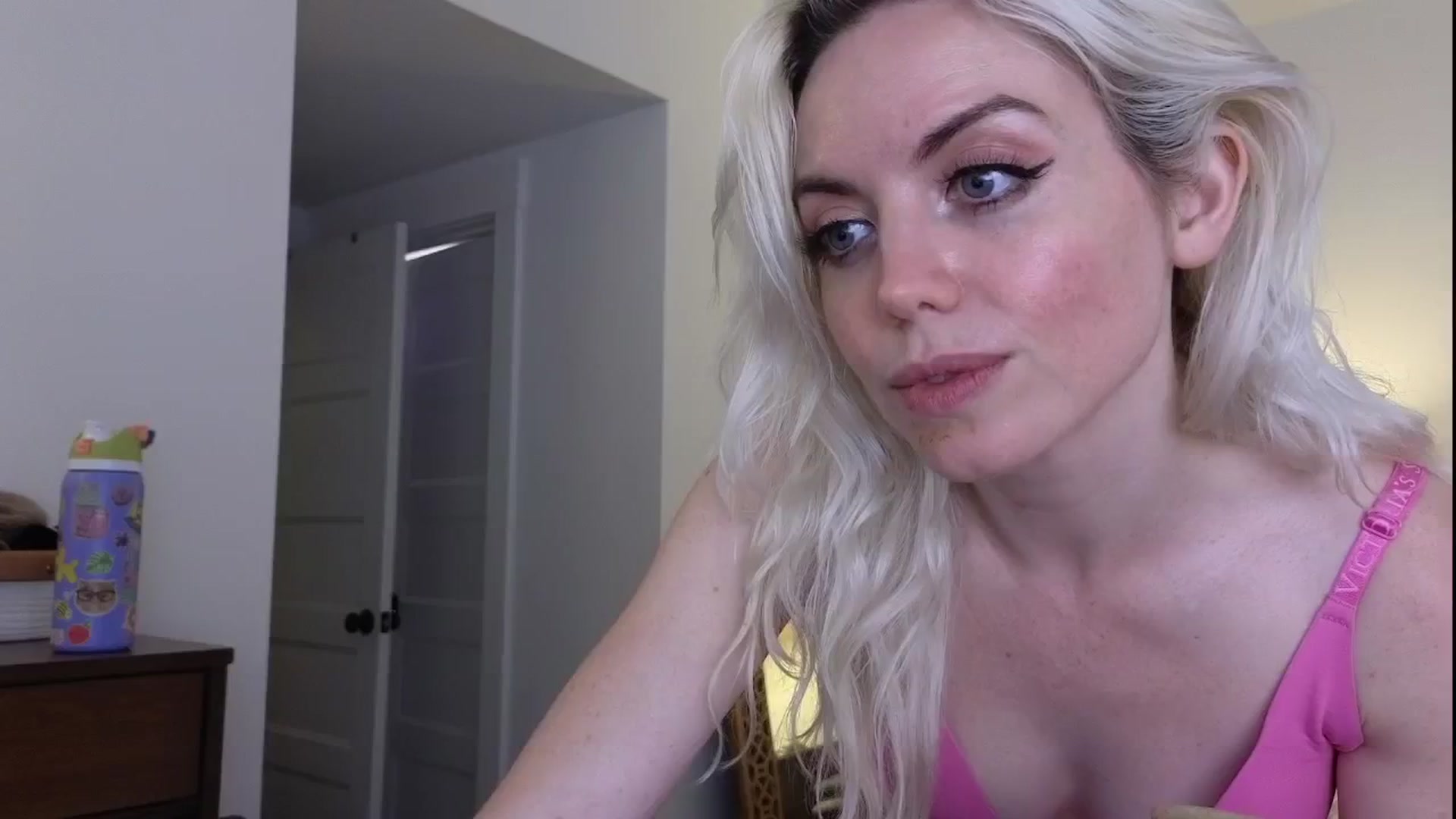 Gallery image thumbnail from GiaGeorge25's myfreecams stream on, 07/24/2024, 02:41 image 14 of 20