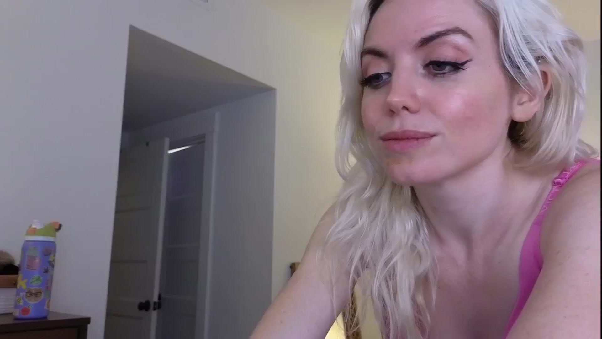 Gallery image thumbnail from GiaGeorge25's myfreecams stream on, 07/24/2024, 02:41 image 11 of 20