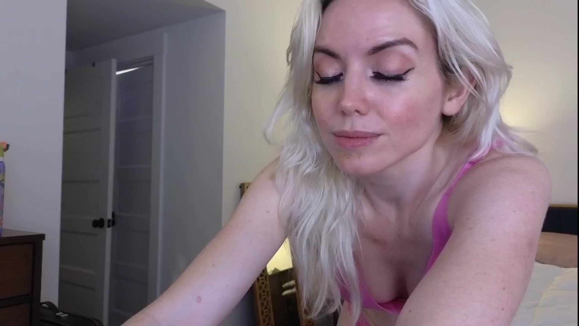 Gallery image thumbnail from GiaGeorge25's myfreecams stream on, 07/24/2024, 02:41 image 12 of 20