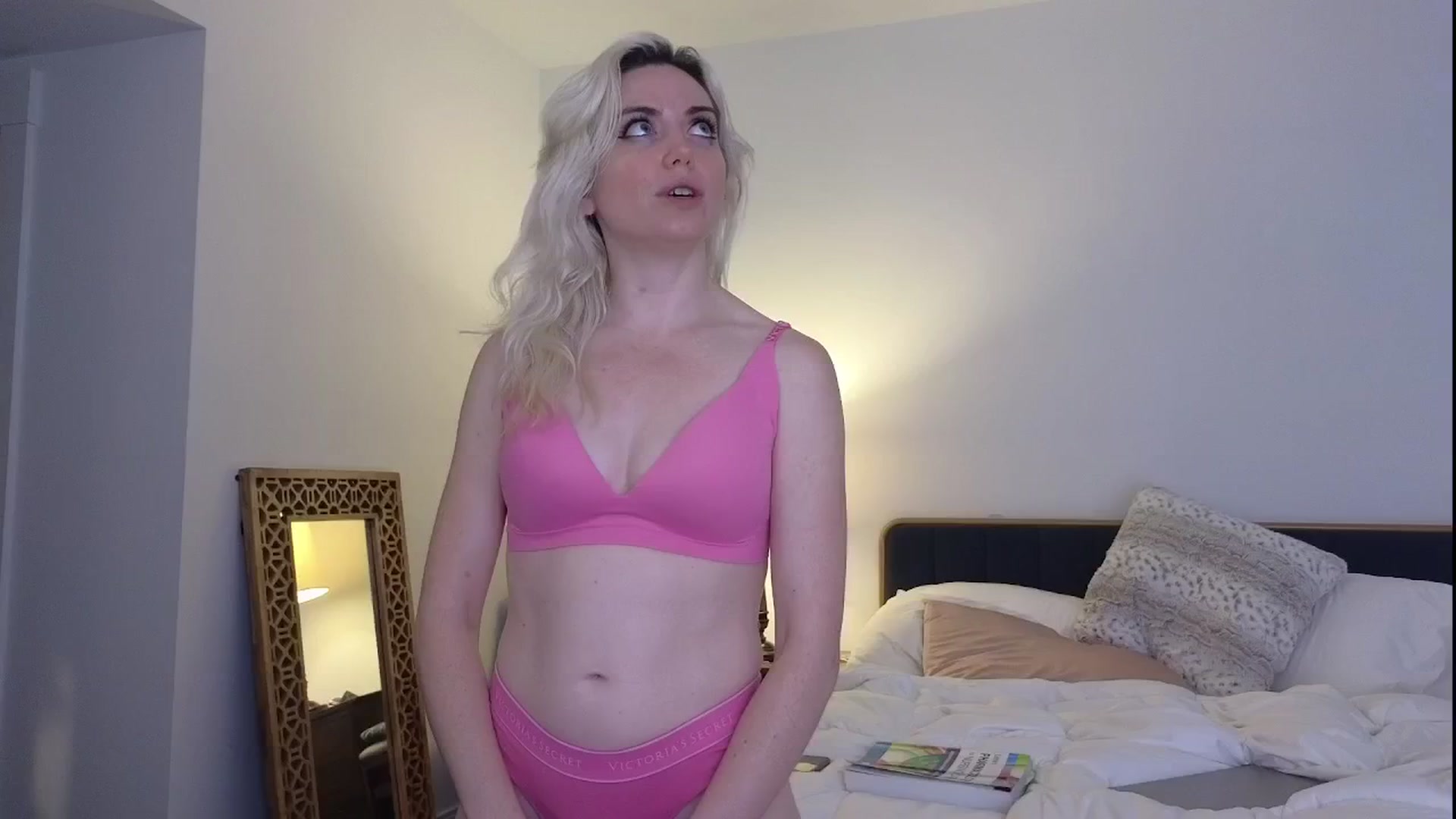 Gallery image thumbnail from GiaGeorge25's myfreecams stream on, 07/24/2024, 03:54 image 10 of 20