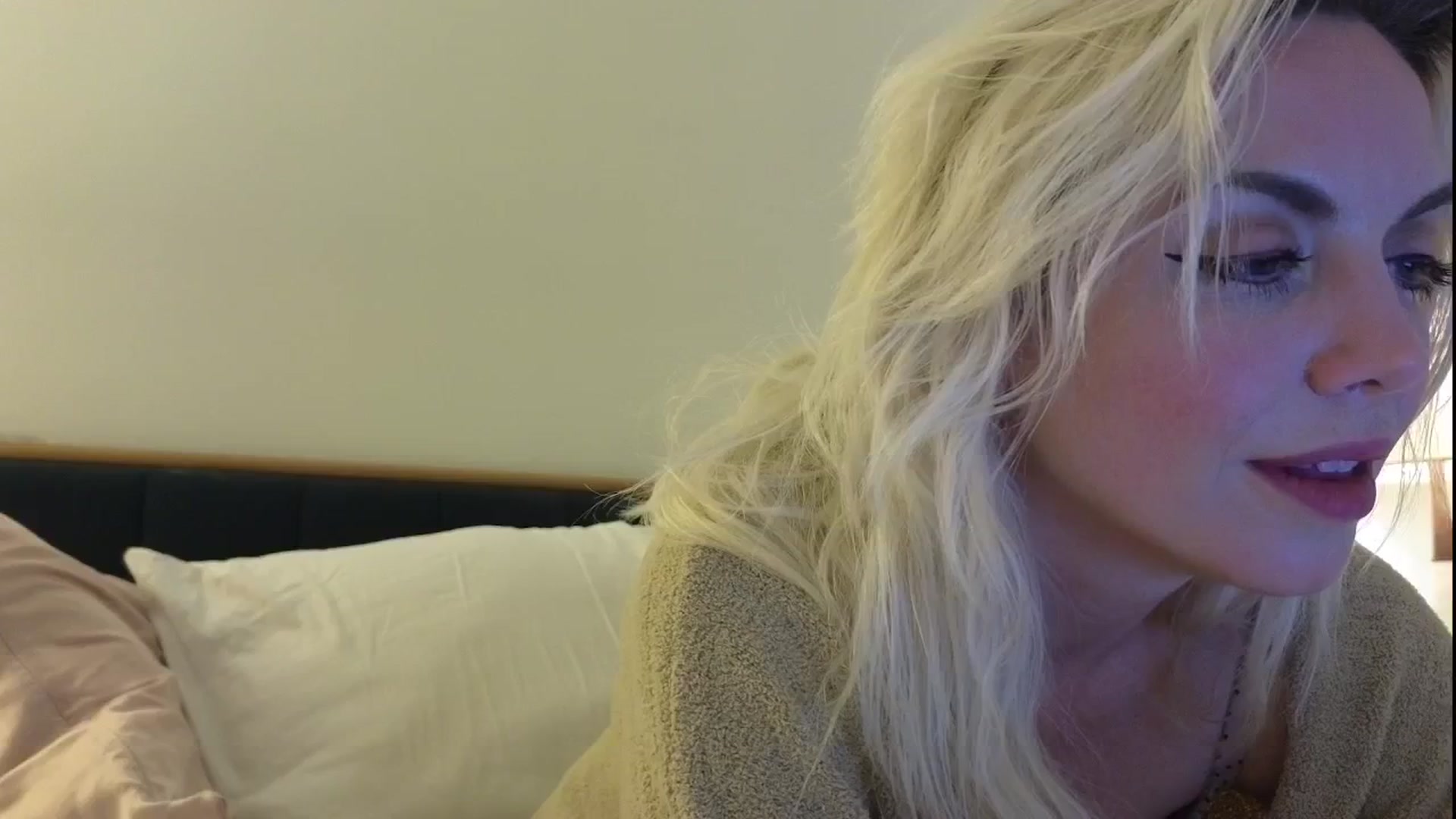 Gallery image thumbnail from GiaGeorge25's myfreecams stream on, 08/23/2024, 02:28 image 17 of 20