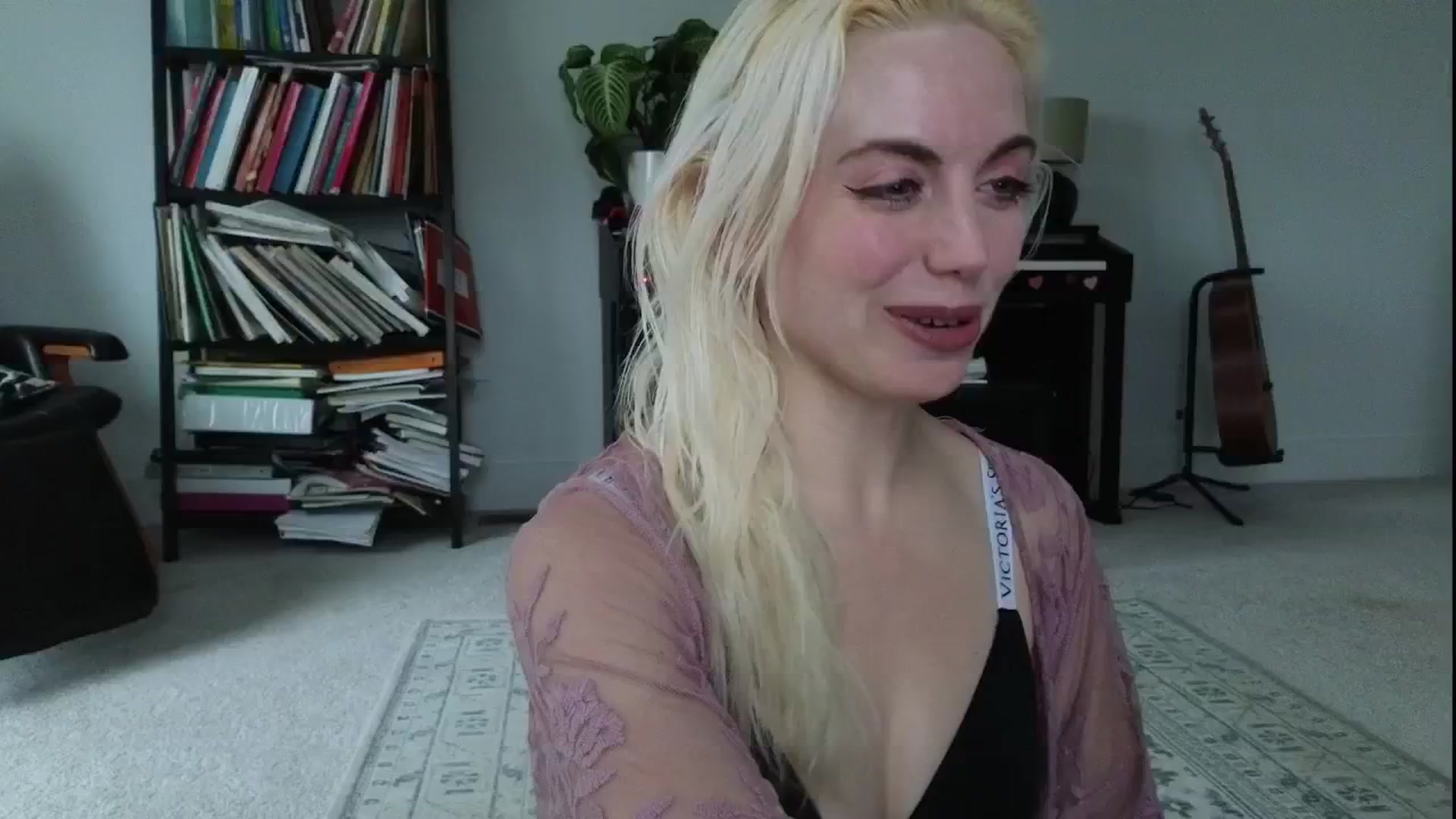 Gallery image thumbnail from GiaGeorge25's myfreecams stream on, 11/20/2024, 21:32 image 18 of 20