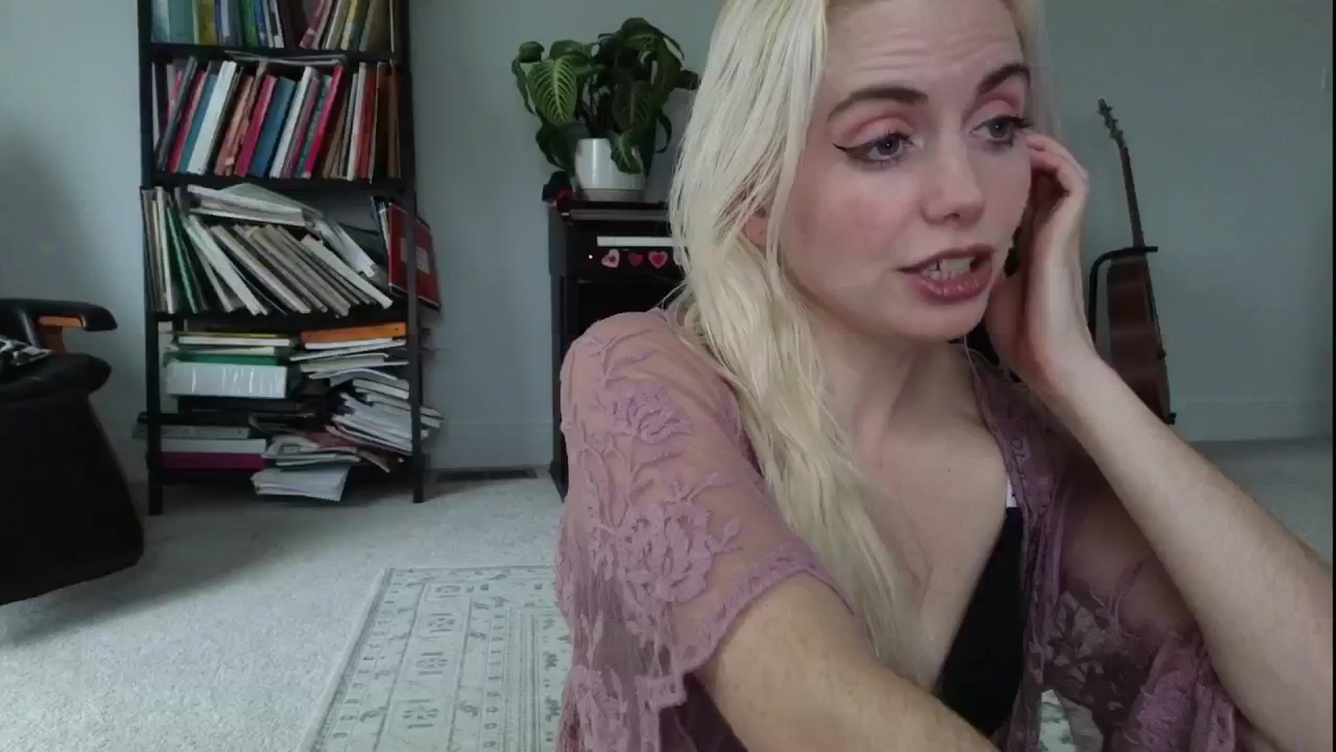 Gallery image thumbnail from GiaGeorge25's myfreecams stream on, 11/20/2024, 21:32 image 17 of 20