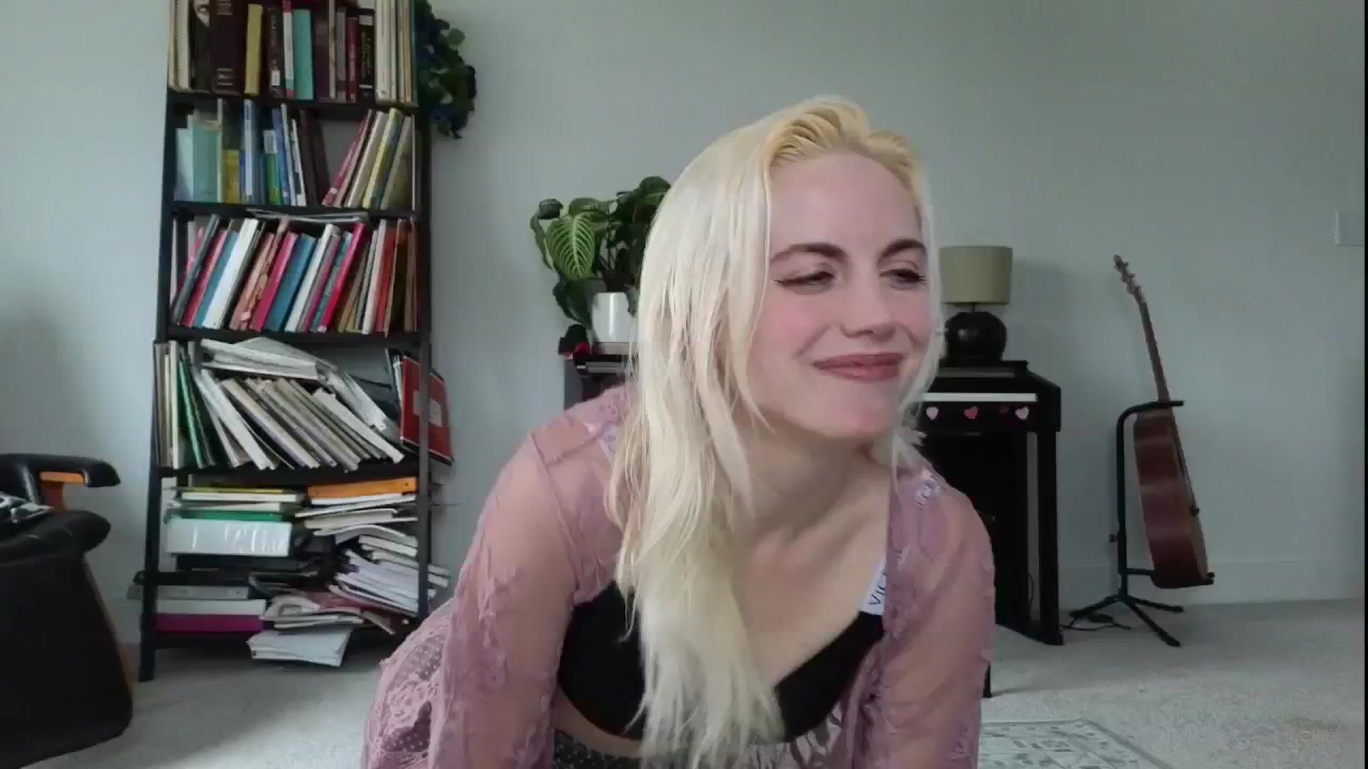Gallery image thumbnail from GiaGeorge25's myfreecams stream on, 11/20/2024, 21:32 image 12 of 20