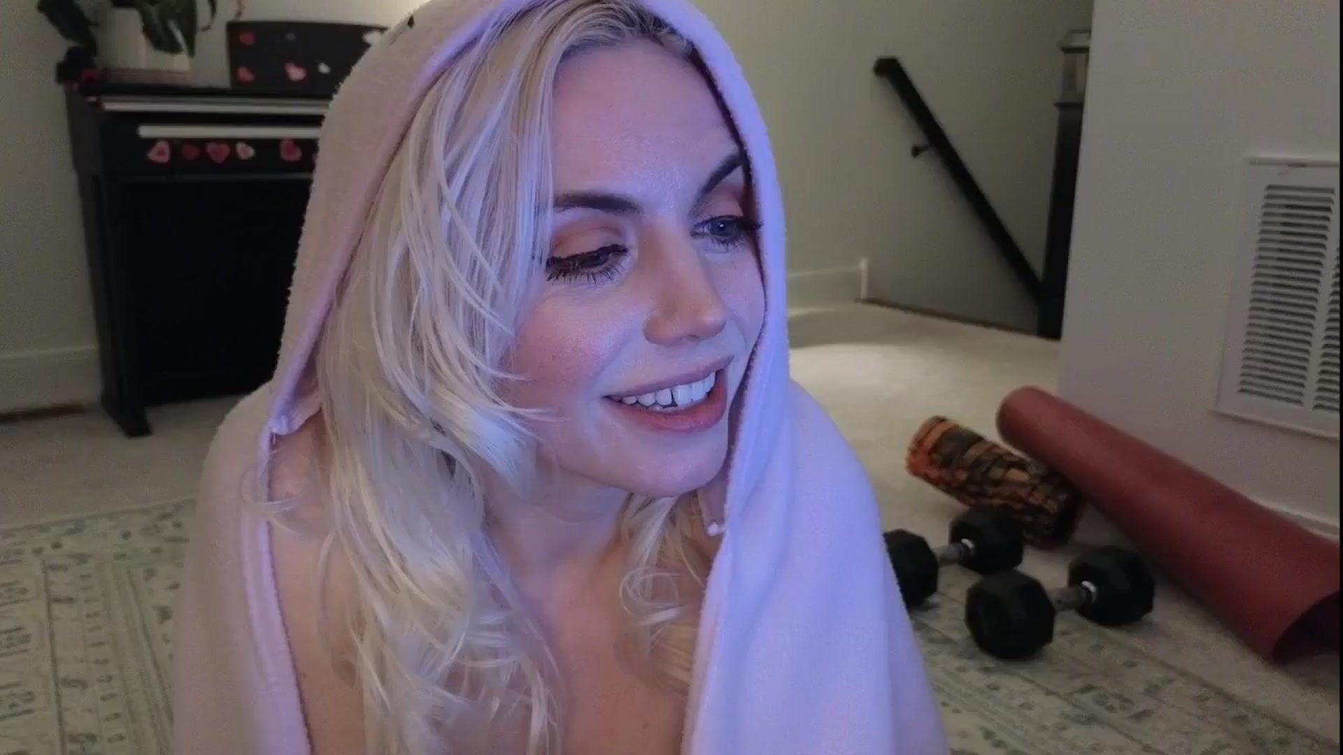 Gallery image thumbnail from GiaGeorge25's myfreecams stream on, 12/02/2024, 06:15 image 16 of 20