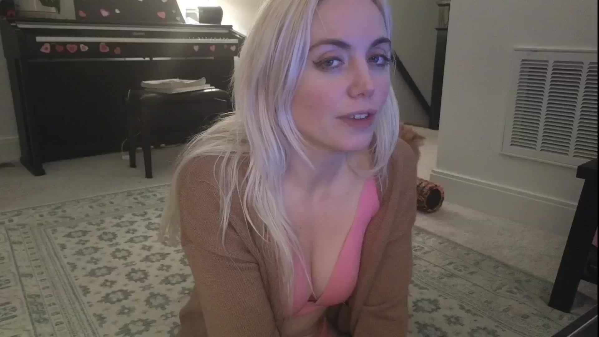 Gallery image thumbnail from GiaGeorge25's myfreecams stream on, 12/05/2024, 23:32 image 17 of 20